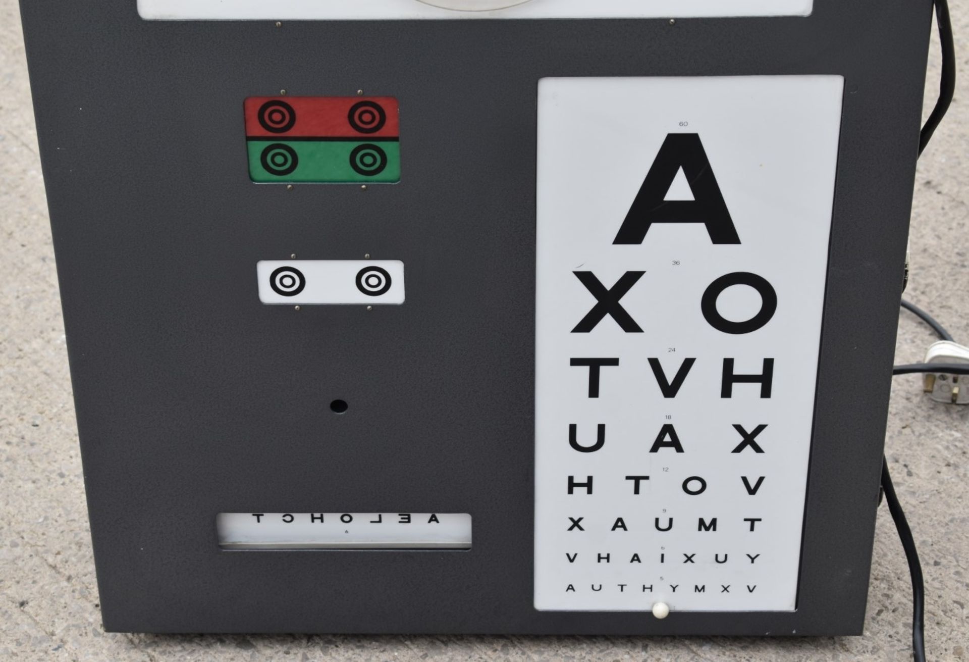 1 x Opticians Vintage Eye Test Chart Light Box - 240v - Size H87 x W59 x D19 cms - Ref: GTI119 - - Image 4 of 9