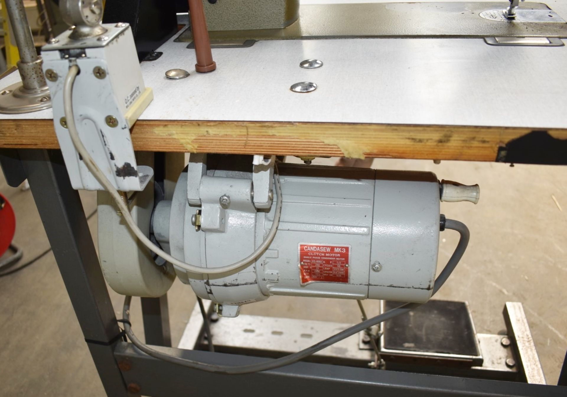 1 x Brother Lockstitch Straight Stitch Industrial Sewing Machine - Model B755-MKII - Image 17 of 22