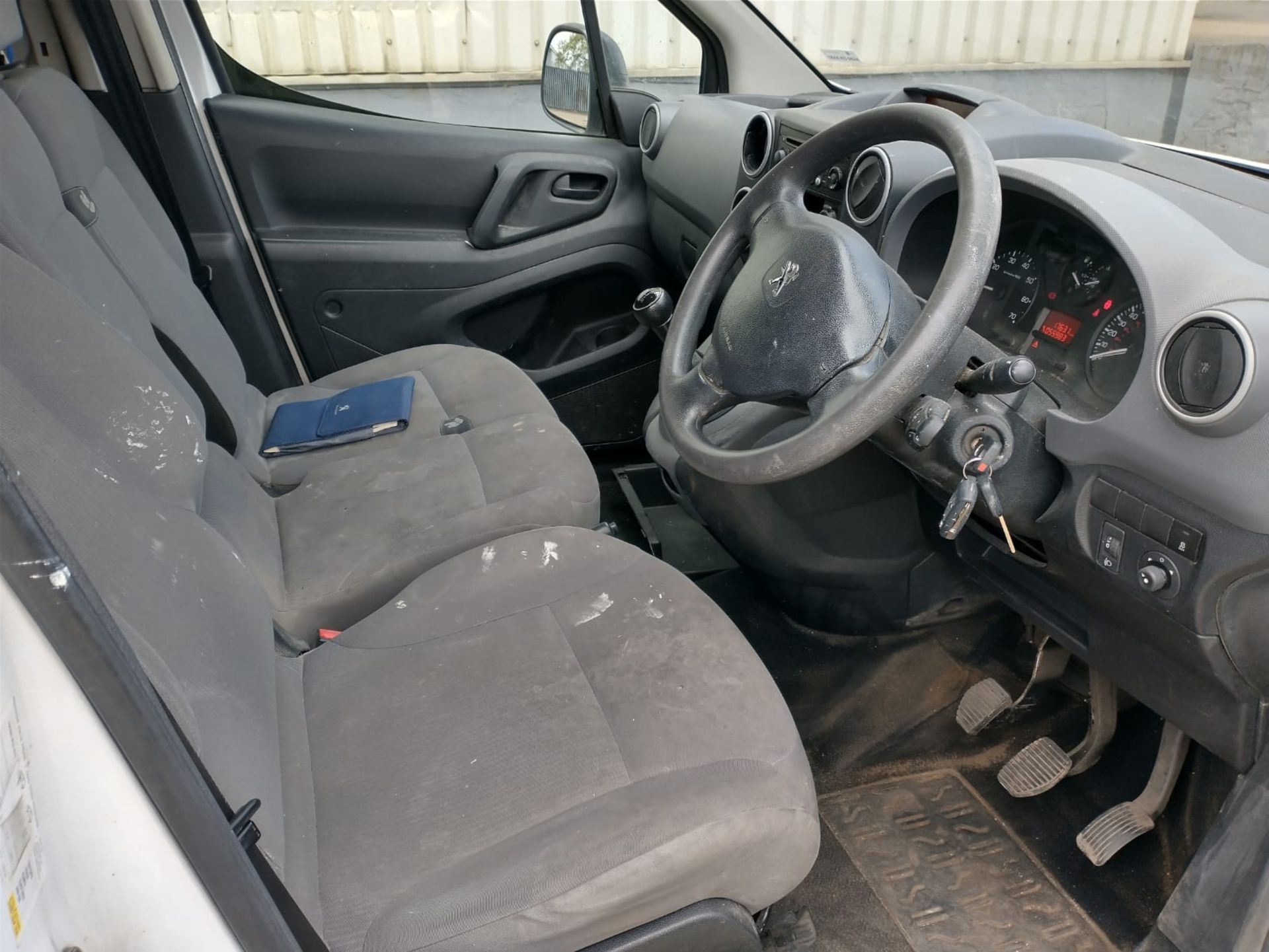 2015 Peugeot Partner 850 professional 1.6 HDI 3 Seater Panel Van - Image 9 of 15