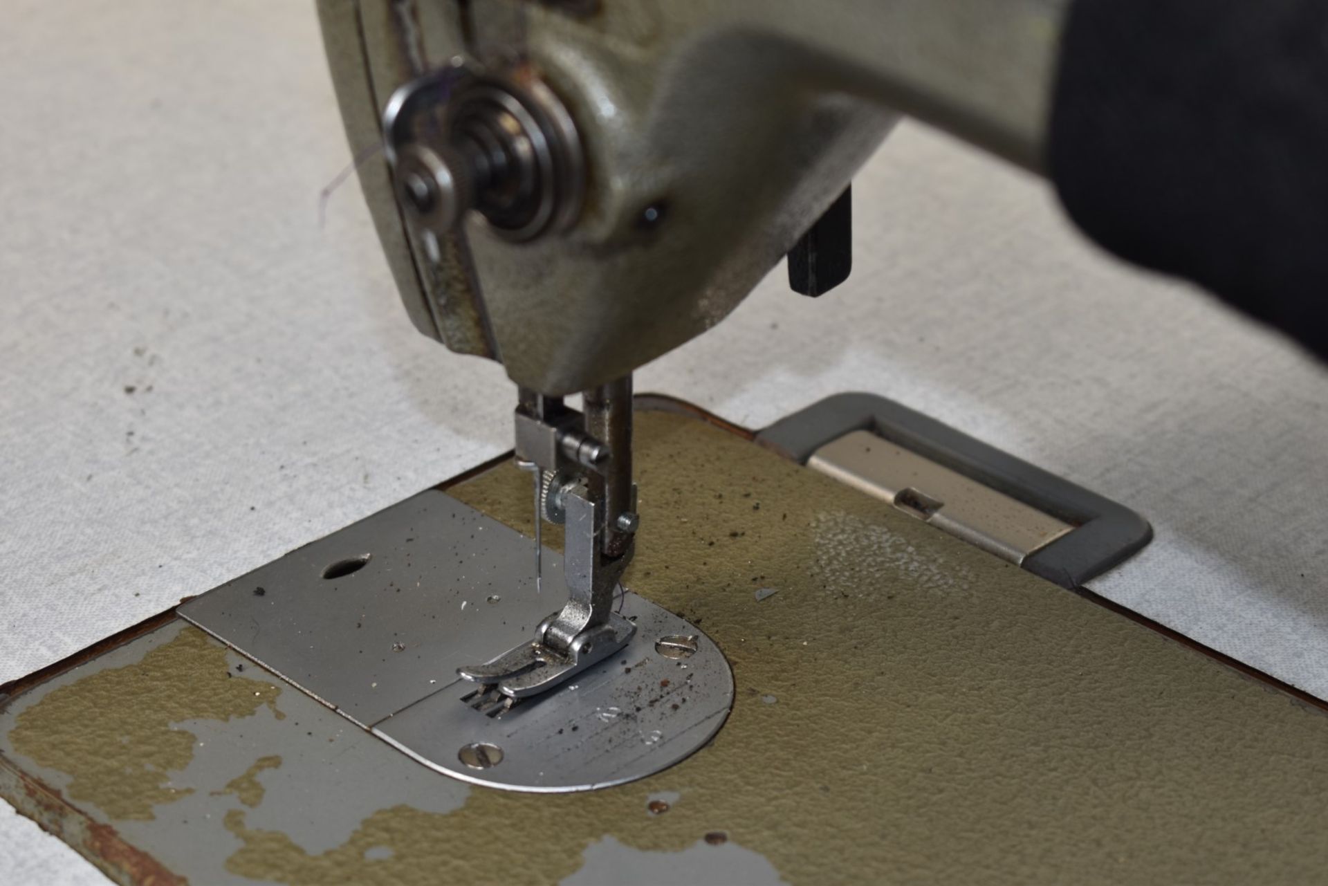 1 x Brother Lockstitch Straight Stitch Industrial Sewing Machine - Model B755-MKII - Image 8 of 22