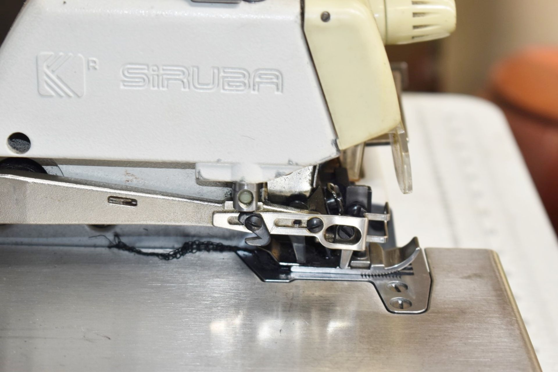 1 x Siruba Overlock Industrial Sewing Machine - Model 747F-514M2 - Image 32 of 38