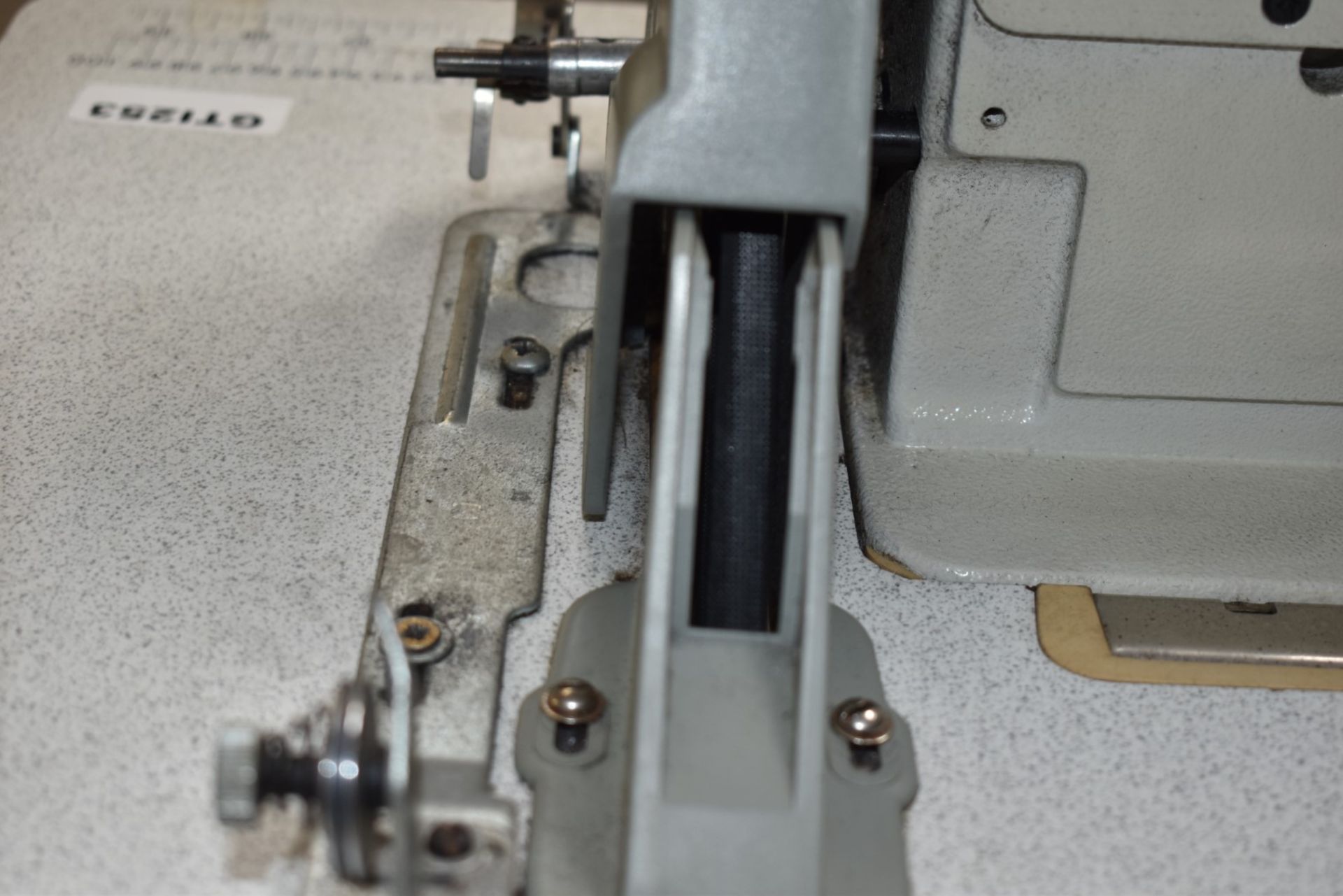 1 x Siruba L818F-M1 Industrial Sewing Machine - Image 14 of 20