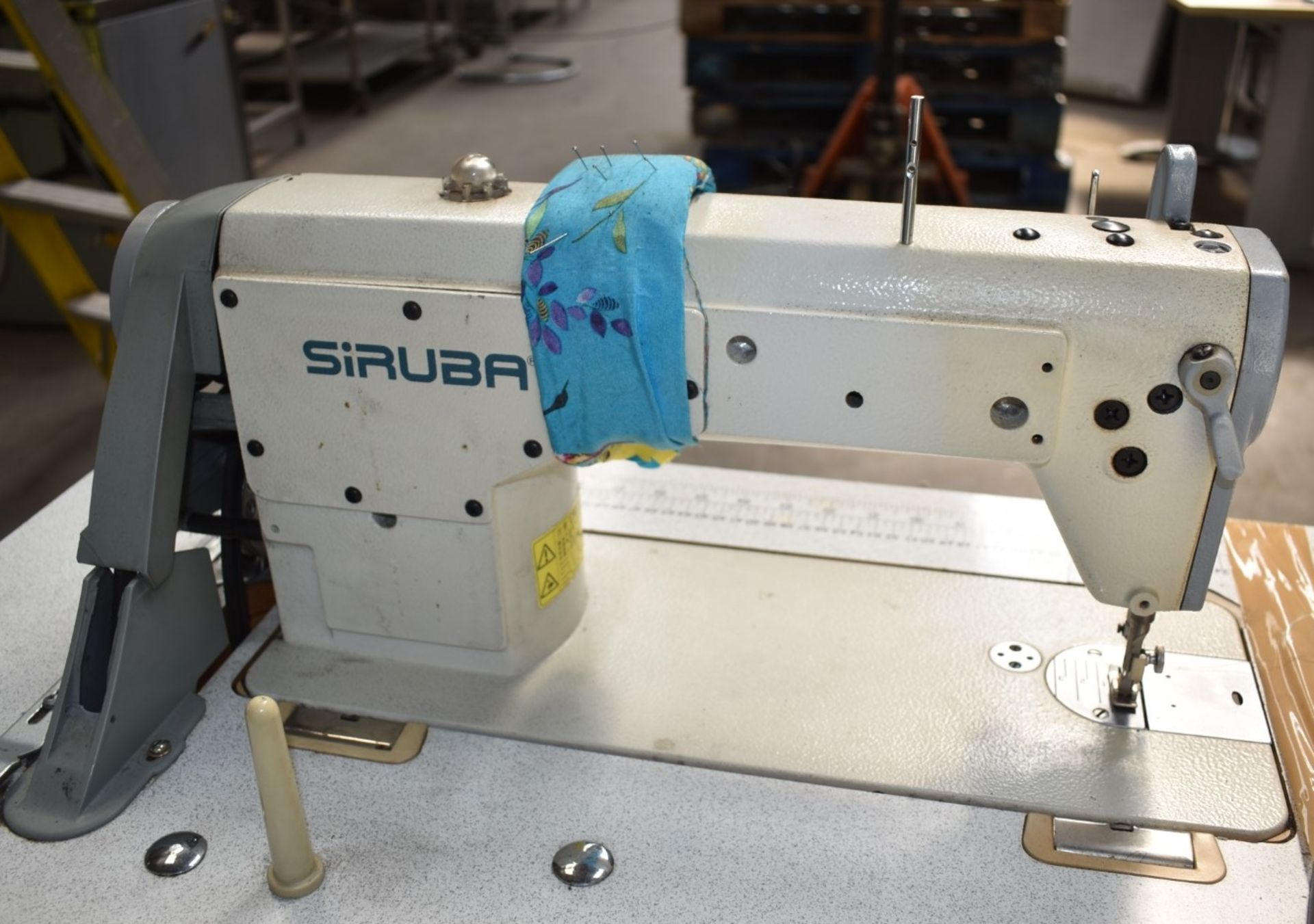 1 x Siruba L818F-M1 Industrial Sewing Machine - Spares or Repairs - Working Clutch Motor Detached - Image 15 of 19