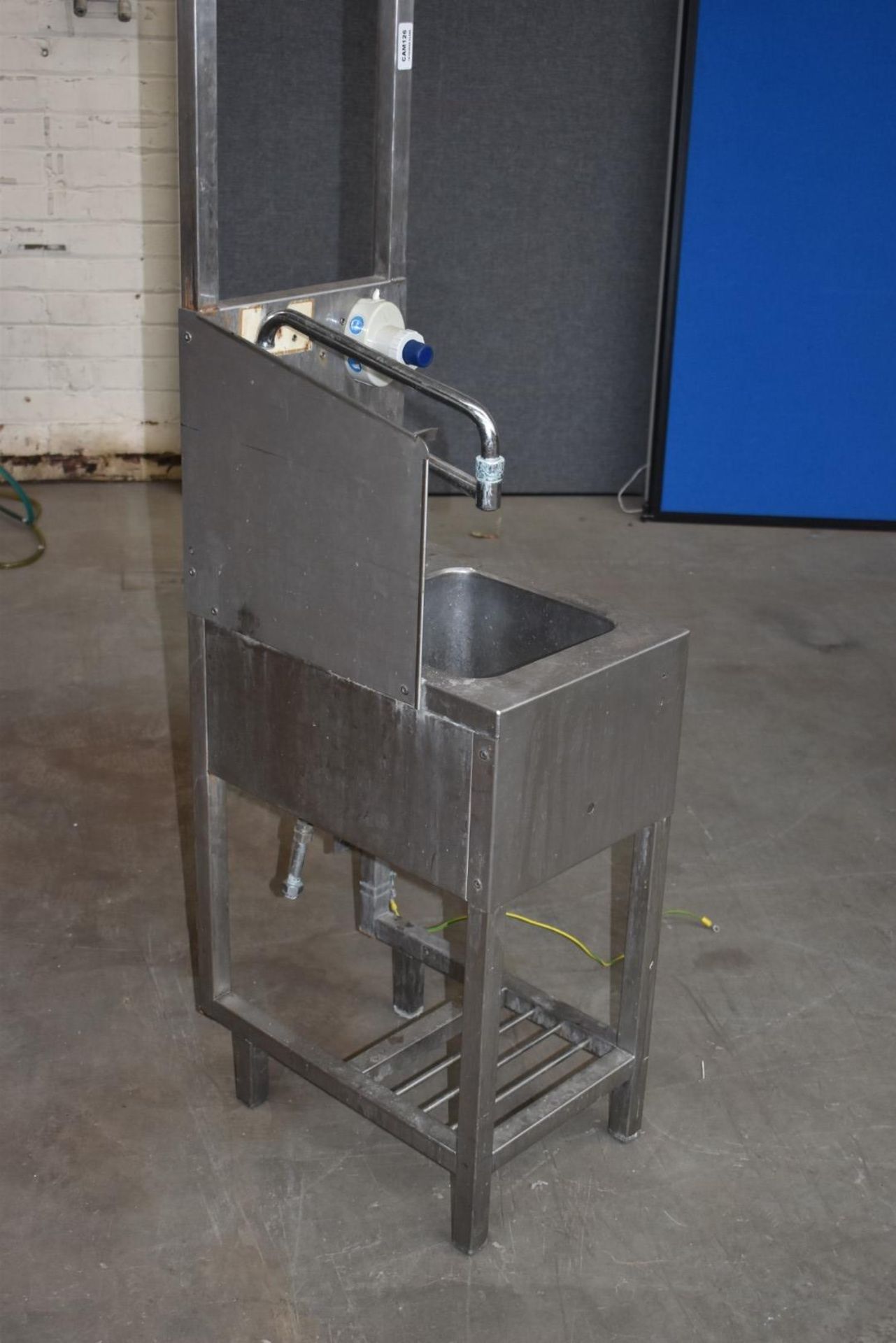 1 x Slim Janitorial Cleaning Wash Station - Features Wash Bowl, Integral Mop Hanger, Top Shelf - Image 3 of 5