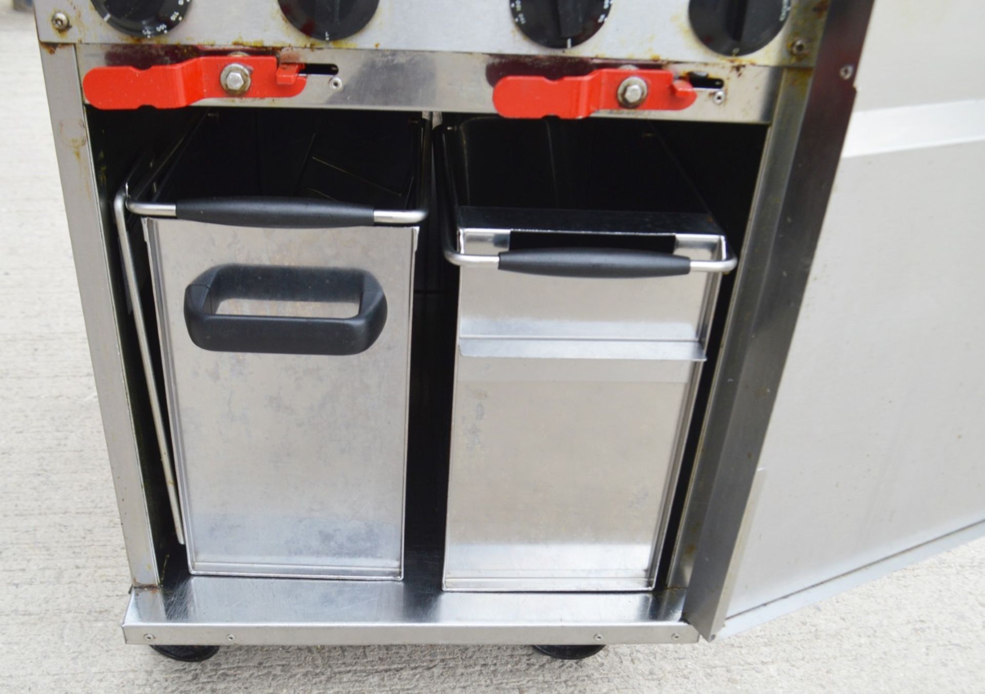 1 x Valentine 400mm Freestanding Electric Twin Basket Fryer With Stainless Steel Exterior, Oil - Image 3 of 7