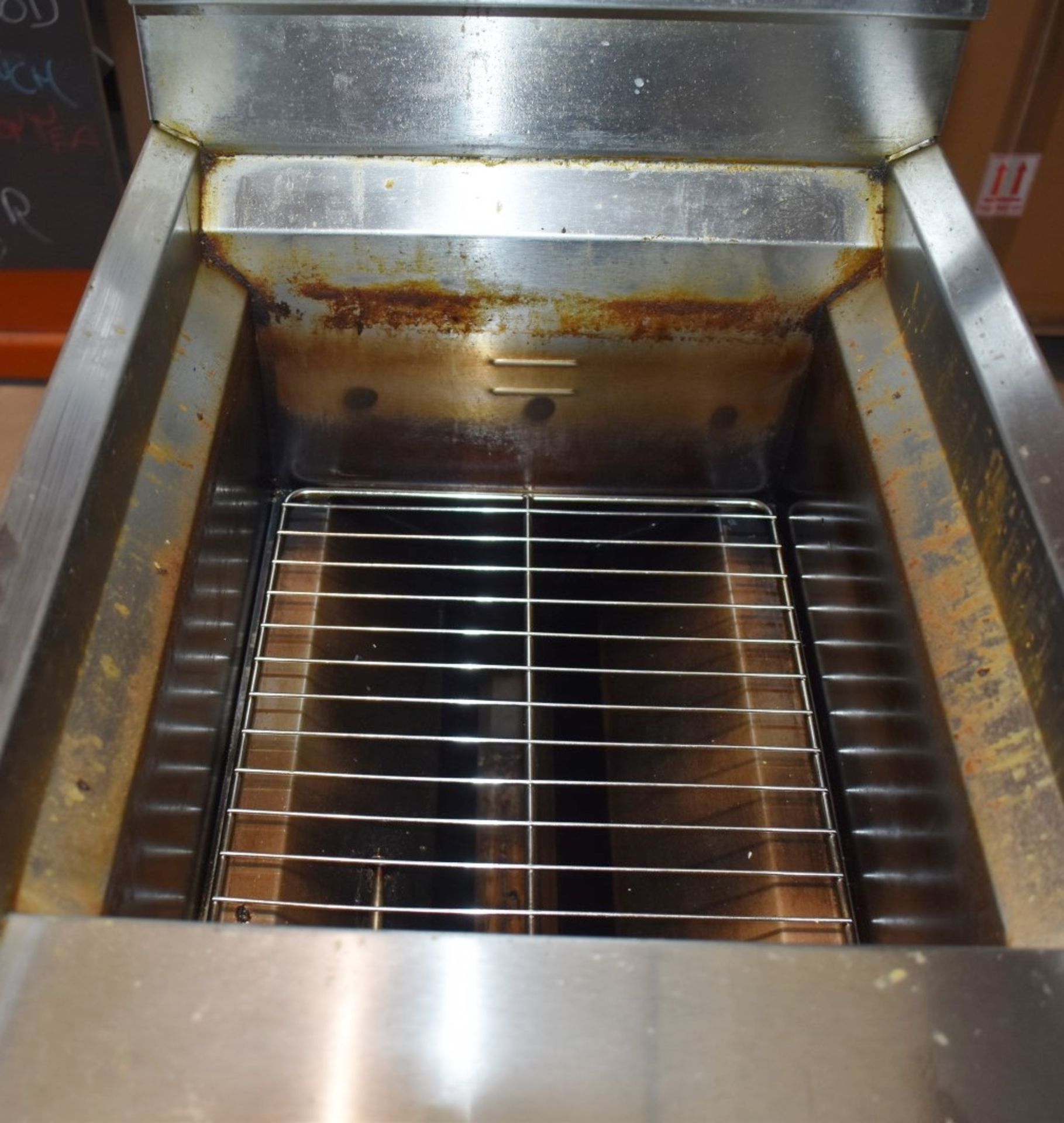 1 x Moffat Fast Fri FF18 Single Tank Commercial Gas Fryer With Stainless Steel Exterior - Image 3 of 13