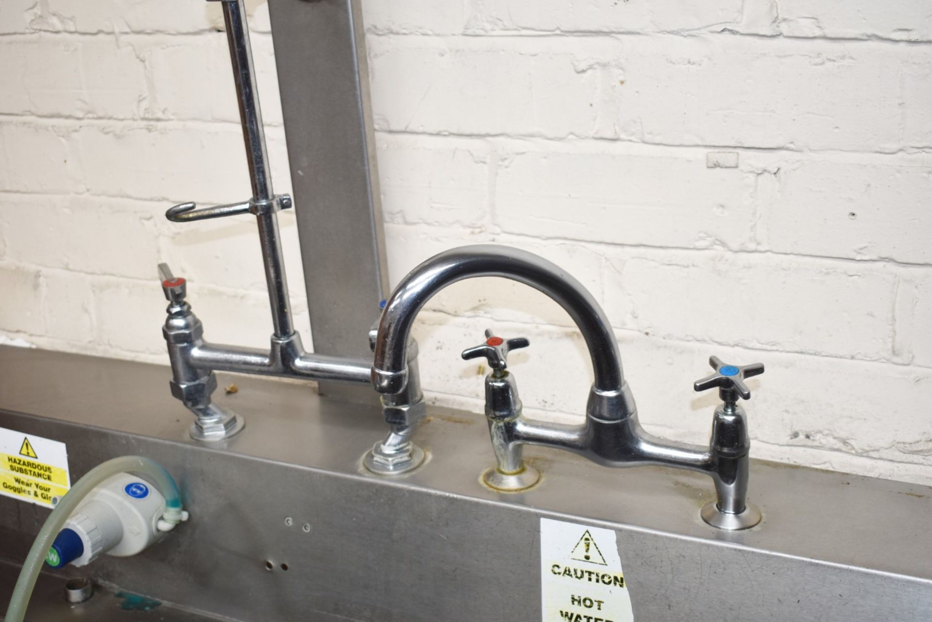 1 x Commercial Kitchen Wash Station With Single Large Deep Sink Bowls, Mixer Taps, Spray Wash Gun, - Image 6 of 7
