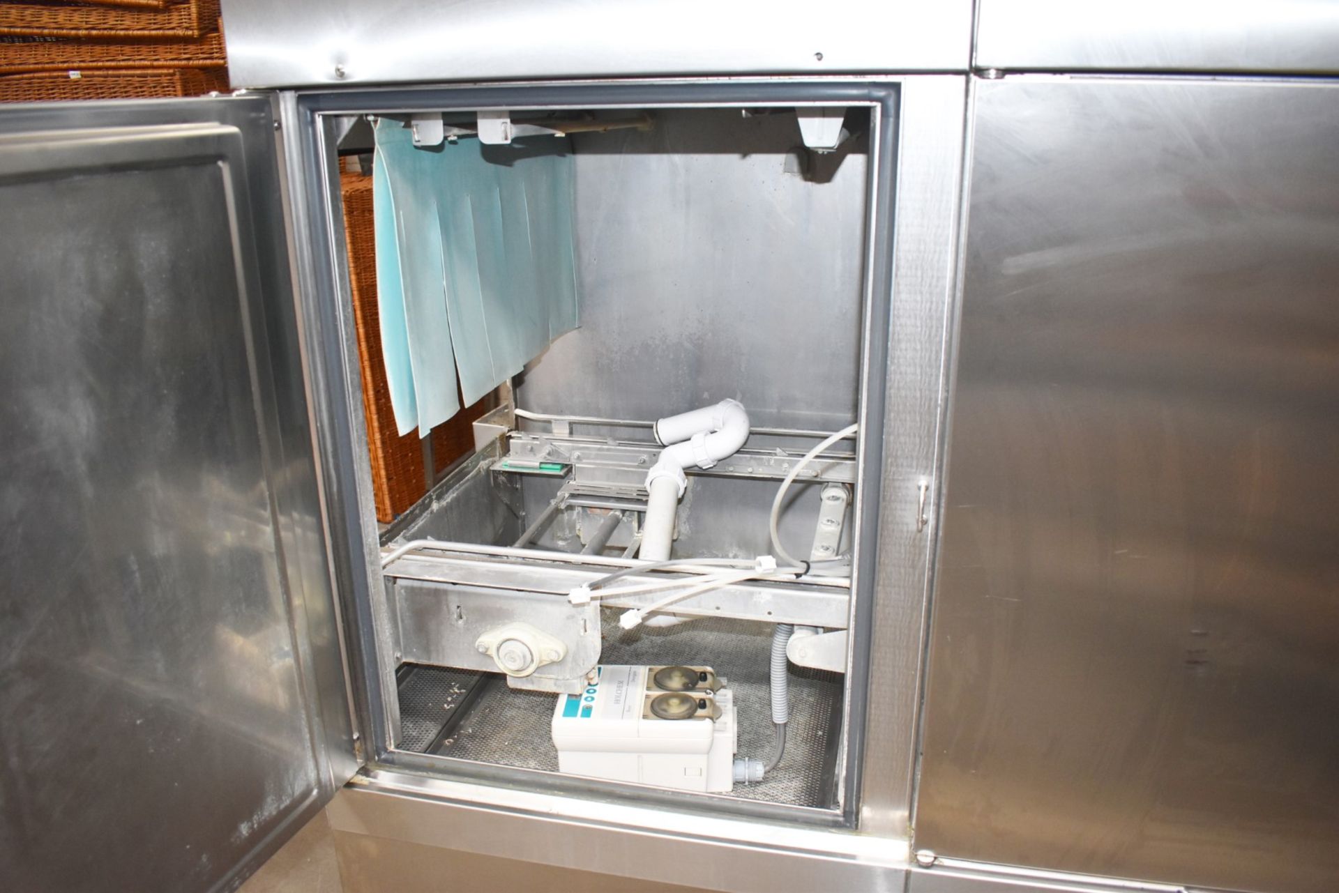 1 x Winterhalter MTR Multi Tank Rack Conveyor Passthrough Dishwasher - Original RRP Approx £16,000 - - Image 16 of 17