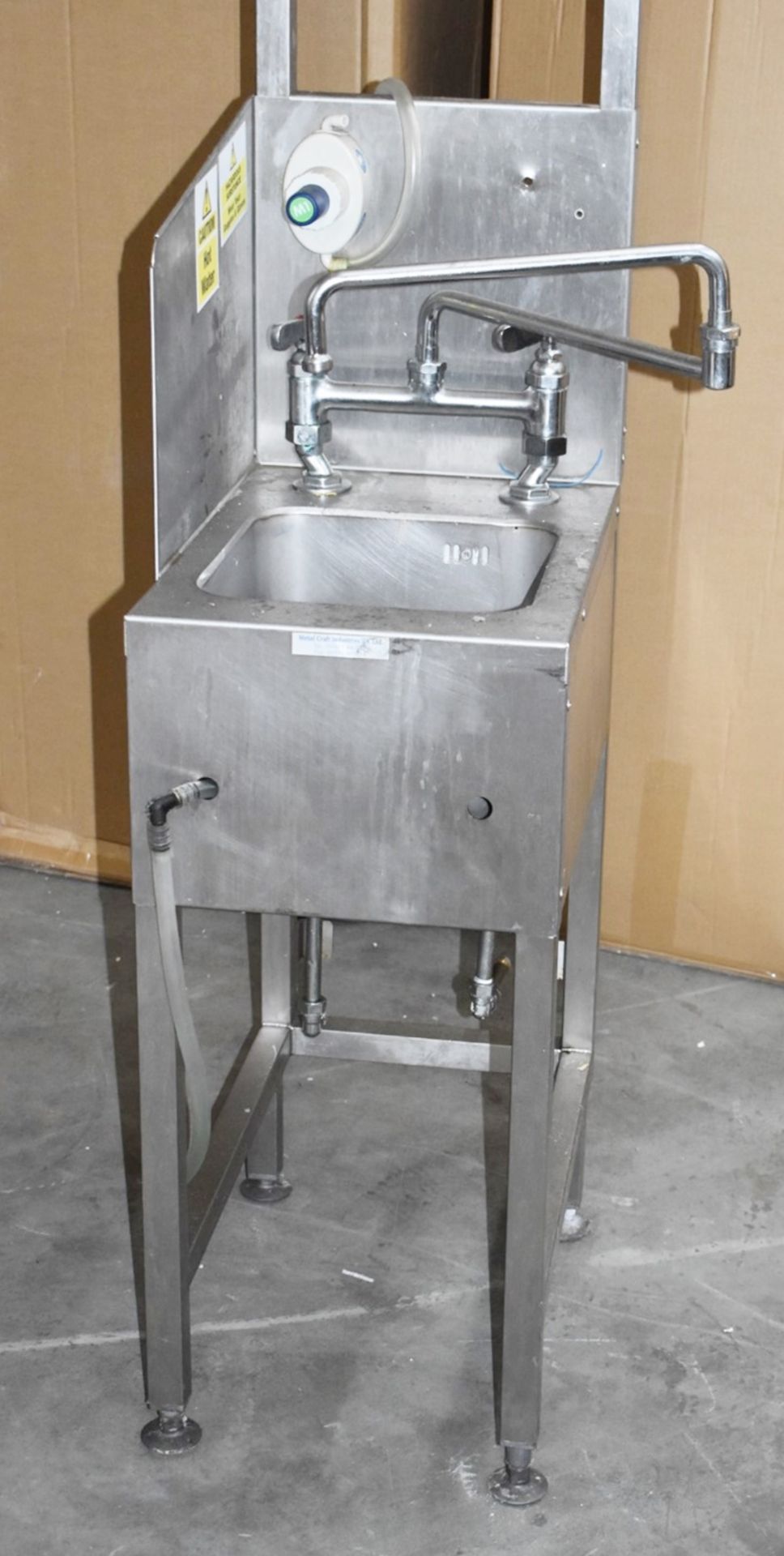 1 x Slim Janitorial Wash Station - Features Wash Bowl, Mop Hanger, Goggle Hook, Detergent Pump & Tap - Image 3 of 5