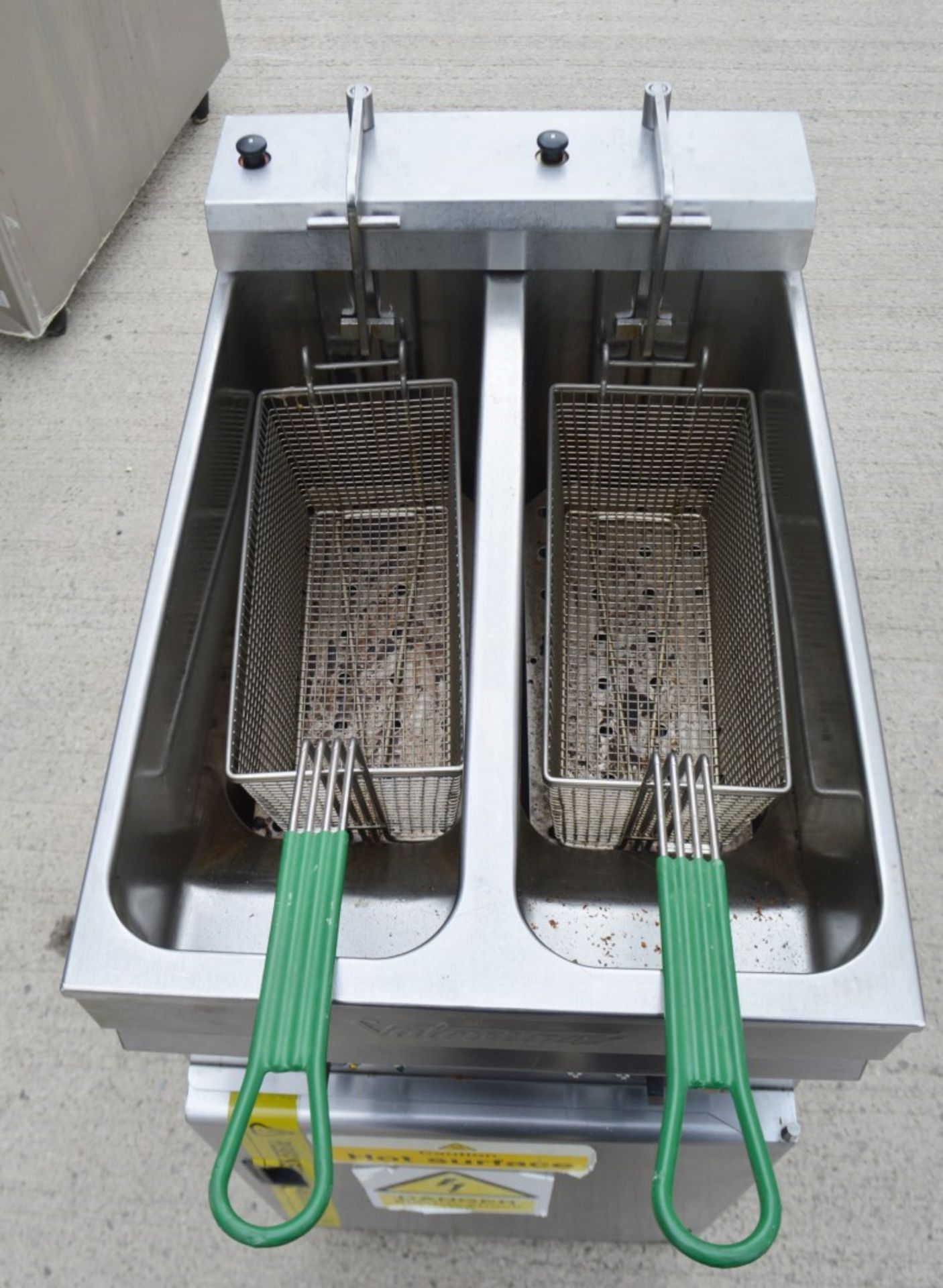 1 x Valentine 400mm Freestanding Electric Twin Basket Fryer With Stainless Steel Exterior and - Image 3 of 10