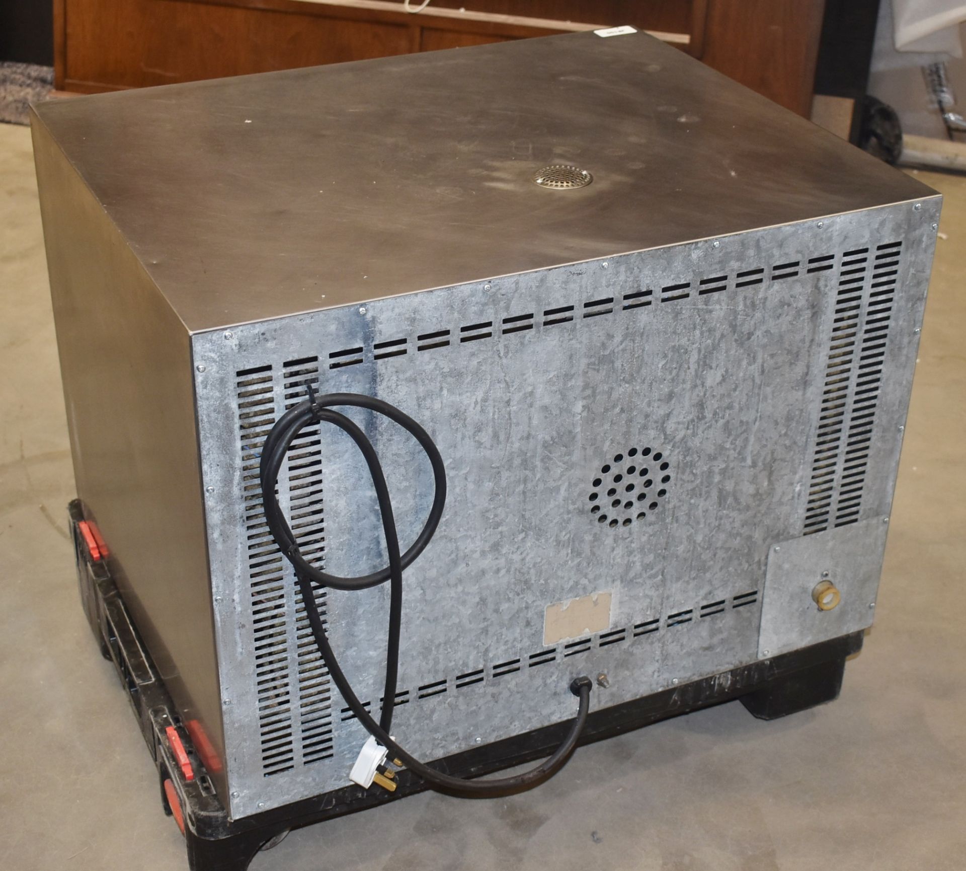 1 x Lincat Commercial Electric 240v Oven With Stainless Steel Exterior - Recently Removed From a - Image 6 of 7