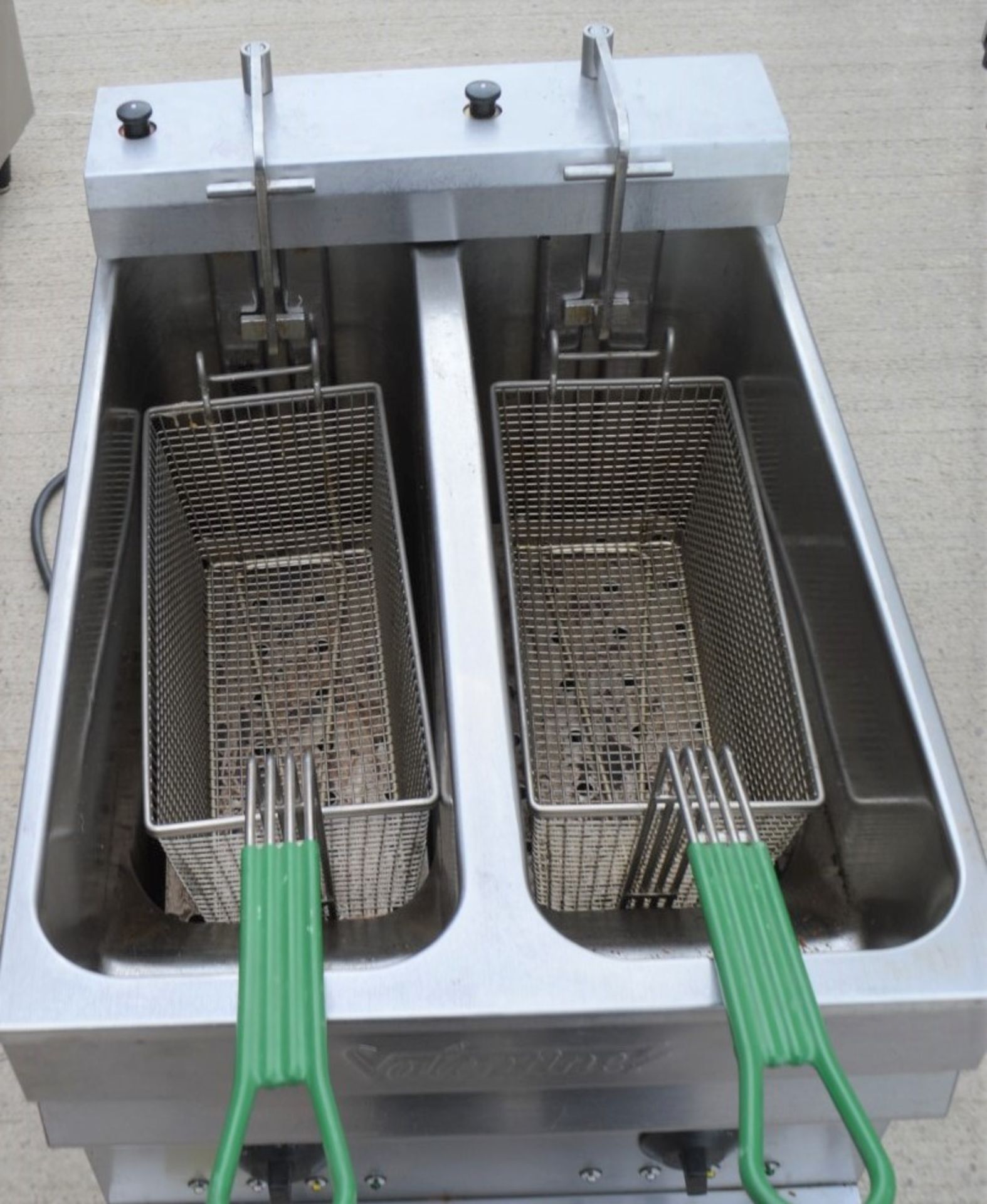 1 x Valentine 400mm Freestanding Electric Twin Basket Fryer With Stainless Steel Exterior, Oil - Image 7 of 7