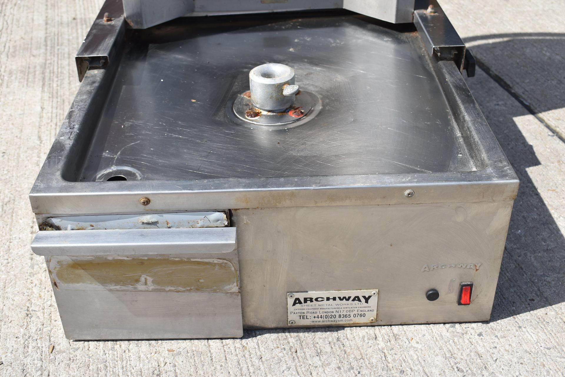 1 x Archway 4BSTD 4 Burner Doner Kebab Grill - Gas Fired - RRP £580 - Dimensions: H110 x W56 x D65 - Image 3 of 7