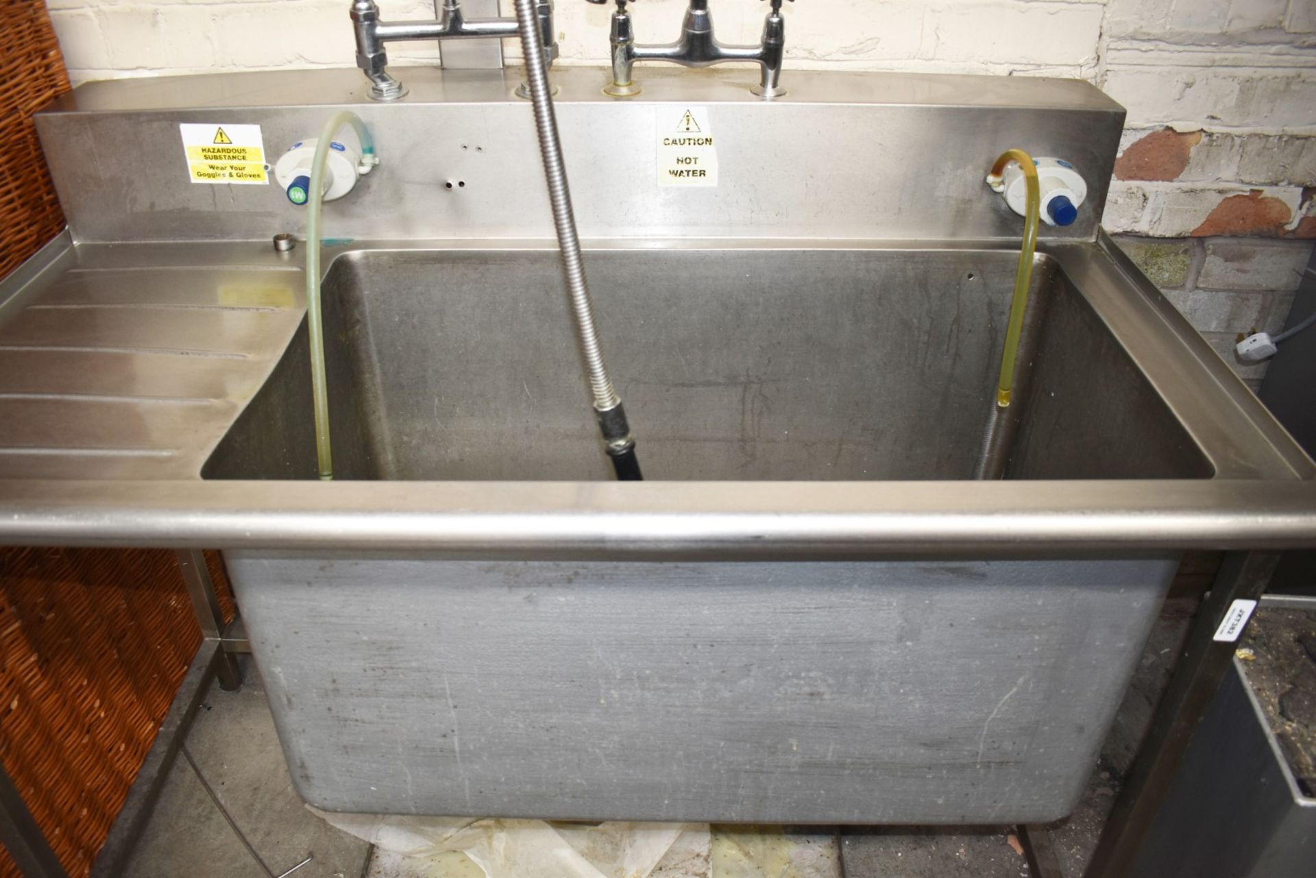 1 x Commercial Kitchen Wash Station With Single Large Deep Sink Bowls, Mixer Taps, Spray Wash Gun, - Image 7 of 7