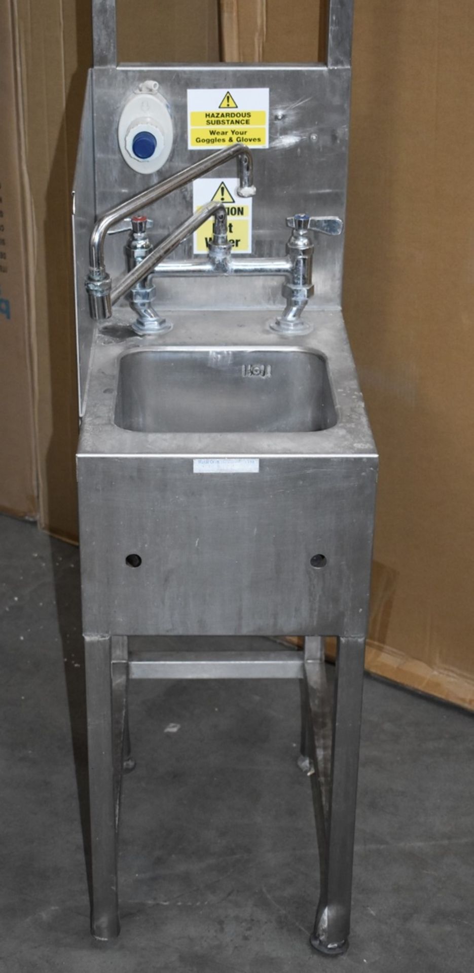 1 x Slim Janitorial Wash Station - Features Wash Bowl, Mop Hanger, Goggle Hook, Detergent Pump & Tap - Image 3 of 5