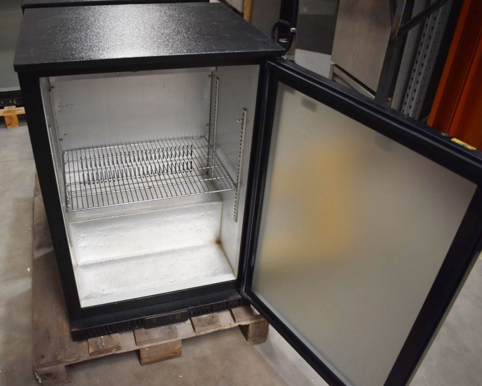 1 x LEC Single Door Backbar Bottle Cooler With Frosted Glass Display Door - Model BC6007KLED - Image 3 of 6