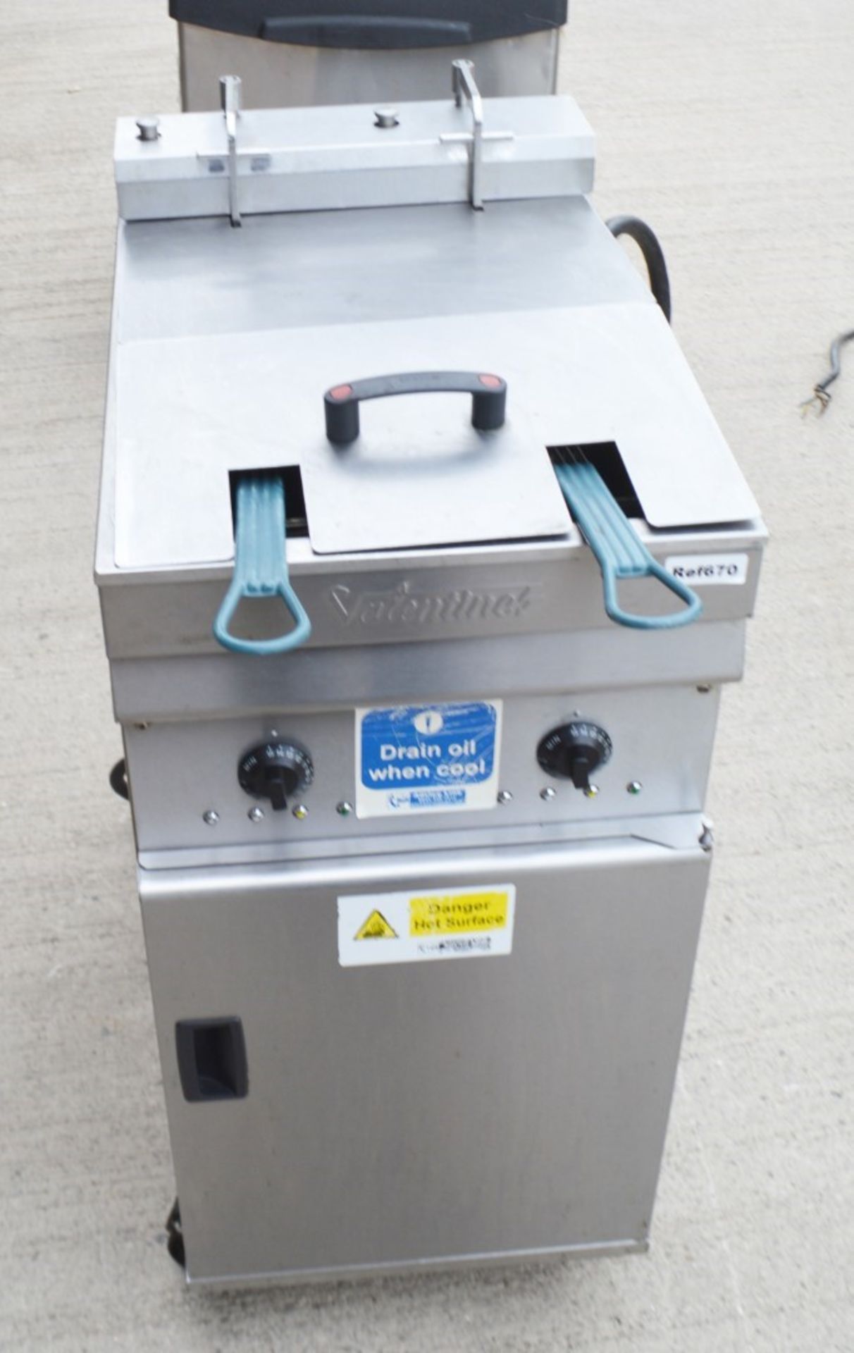 1 x Valentine 400mm Freestanding Electric Twin Basket Fryer With Stainless Steel Exterior, Oil - Image 2 of 7