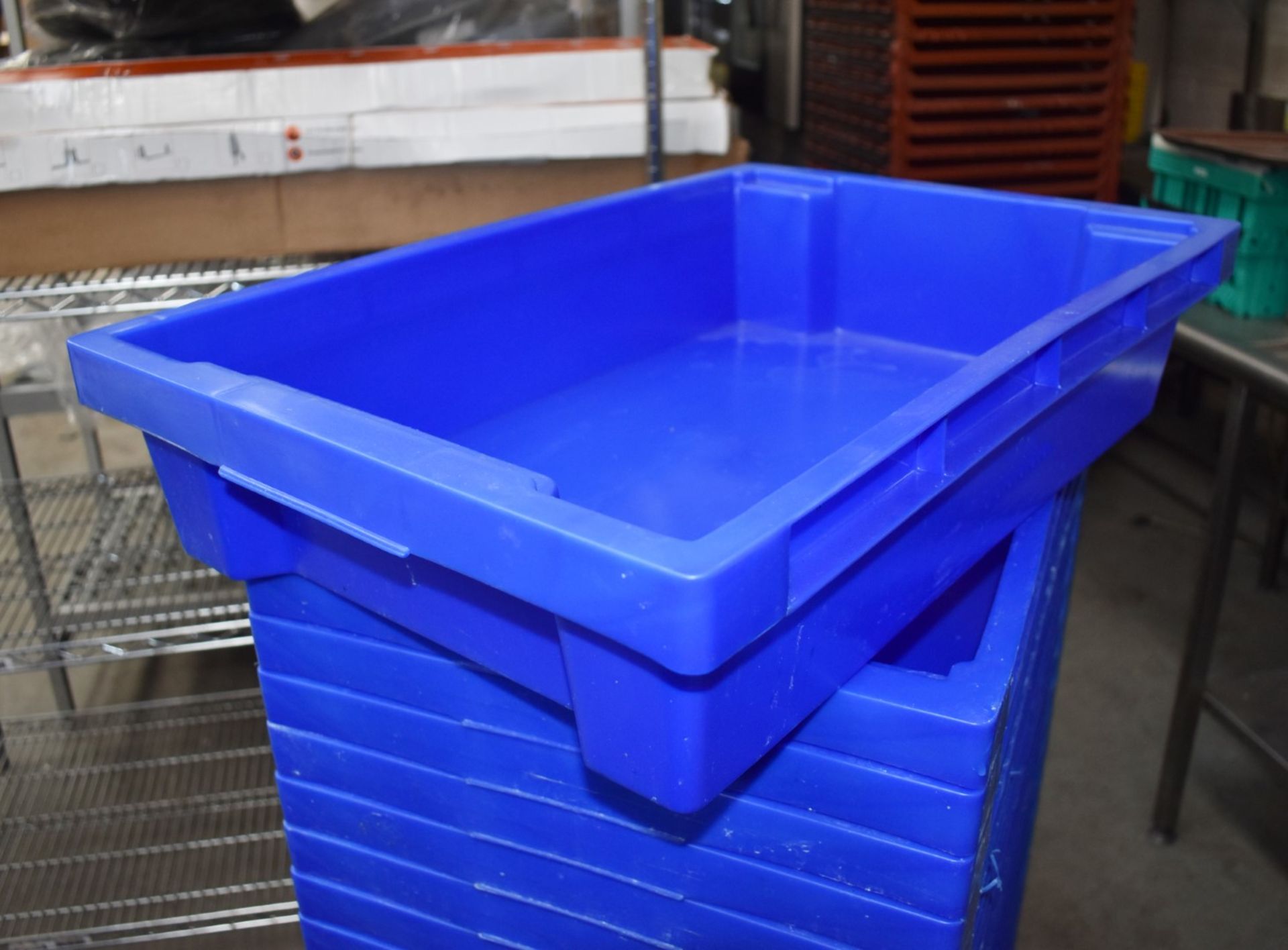 27 x Plastic Stackable Storage Trays in Blue - Includes Mobile Platform Dolly on Castors - Tray - Image 5 of 7