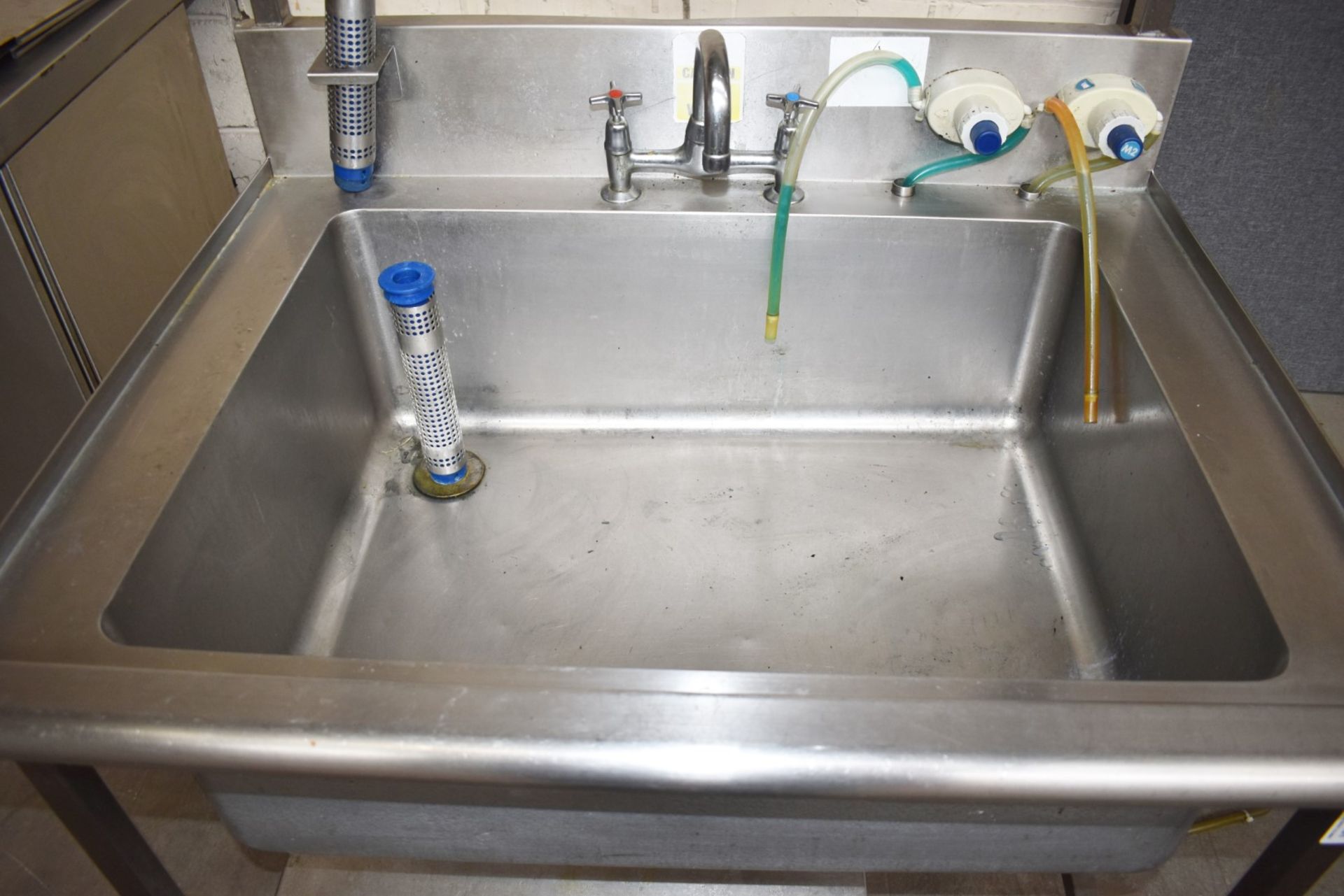 1 x Stainless Steel Commercial Wash Basin With Large Basin, Mixer Tap, Detergent Dispensers and Over - Image 4 of 9