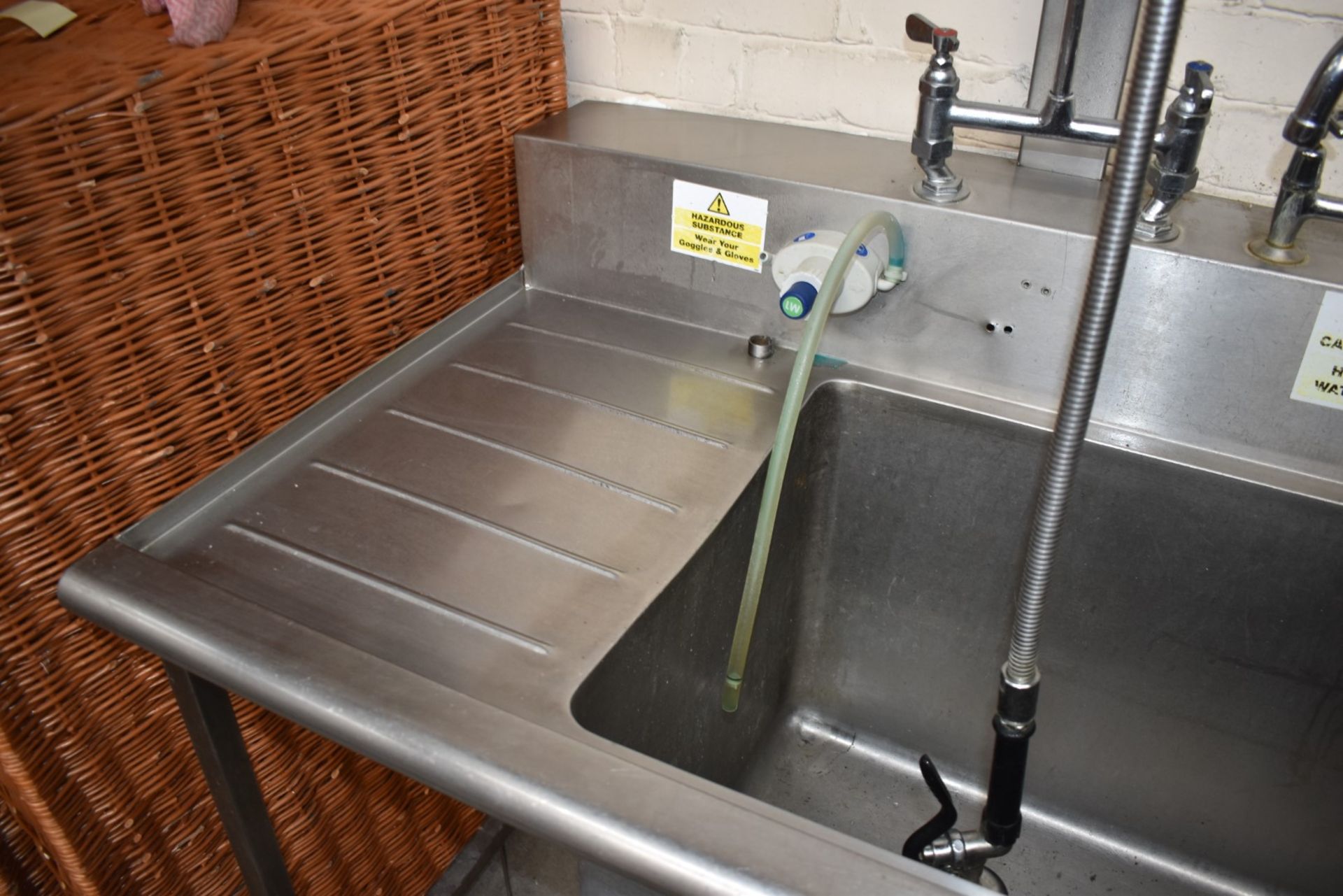 1 x Commercial Kitchen Wash Station With Single Large Deep Sink Bowls, Mixer Taps, Spray Wash Gun, - Image 2 of 7