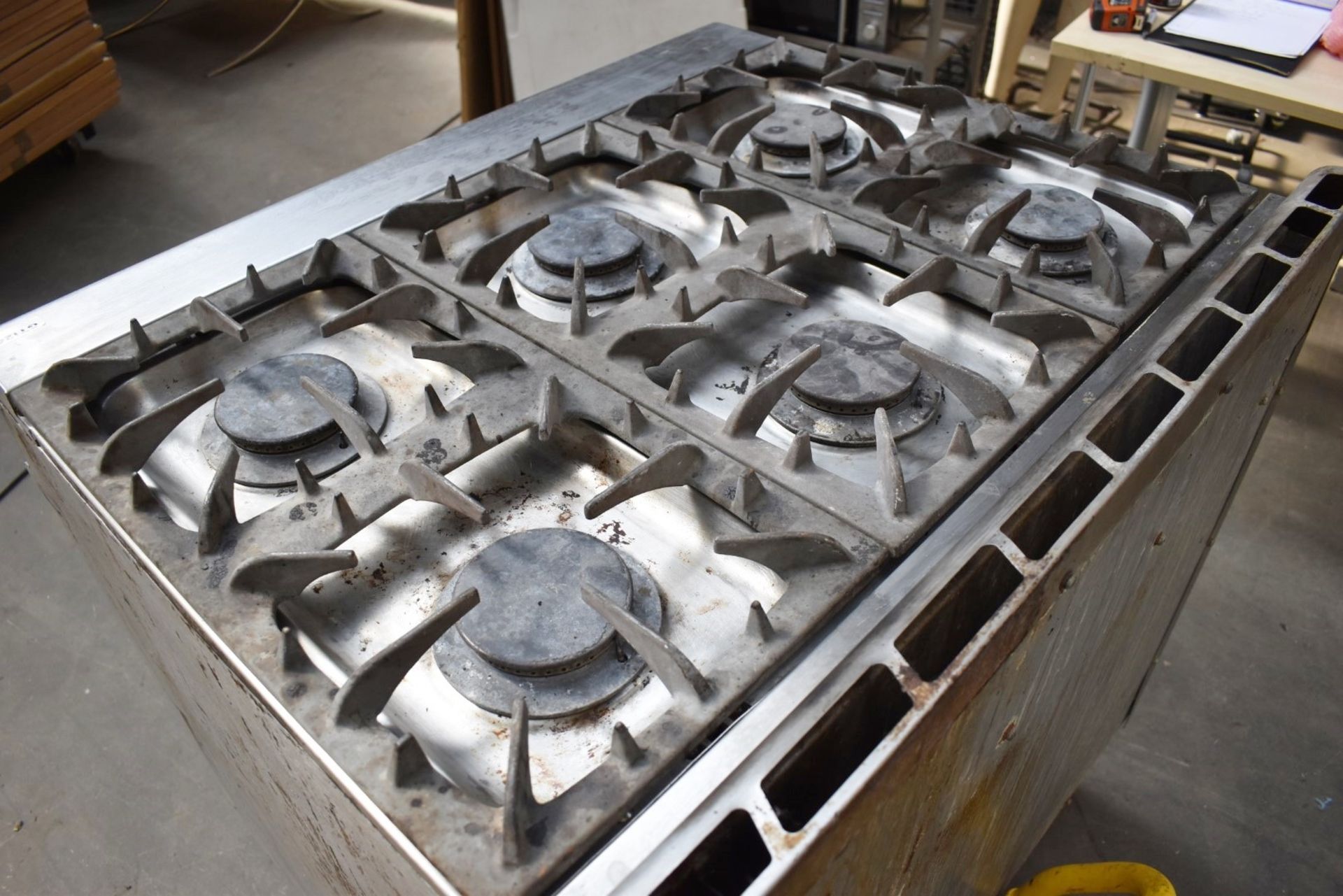 1 x Falcon 6 Burner Dominator Plus Oven Range G3101 Natural Gas with Castors - Dimensions: H90 x W90 - Image 5 of 10