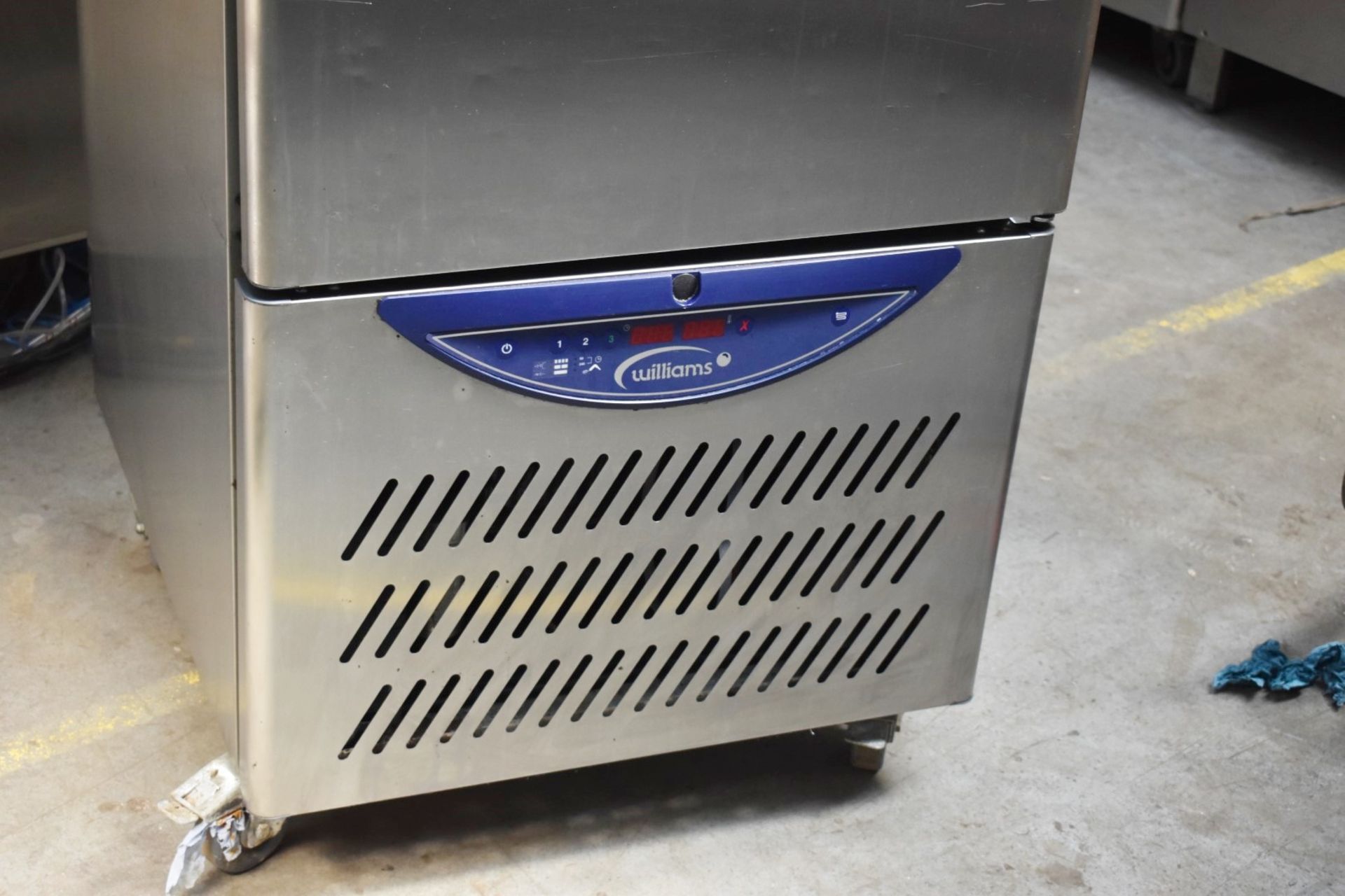 1 x Williams WBCF40 Reach In Blast Chiller Freezer With Stainless Steel Exterior and 40kg Capacity - Image 4 of 9