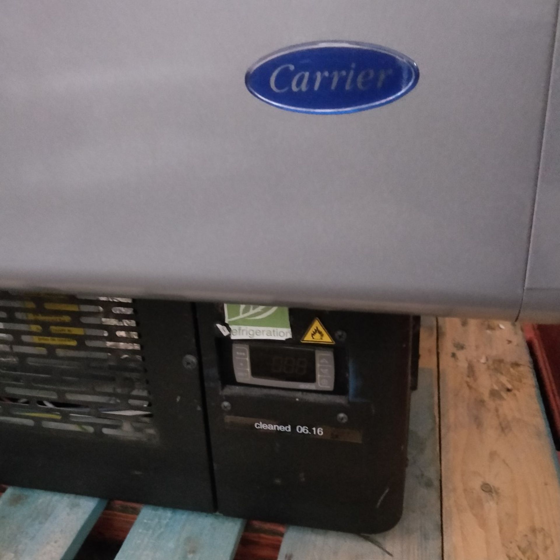 1 x Carrier COG33 Chiller Island For Promotional Sales - 240v - Size H99 x W140 x D95 cms - Recently - Image 3 of 5