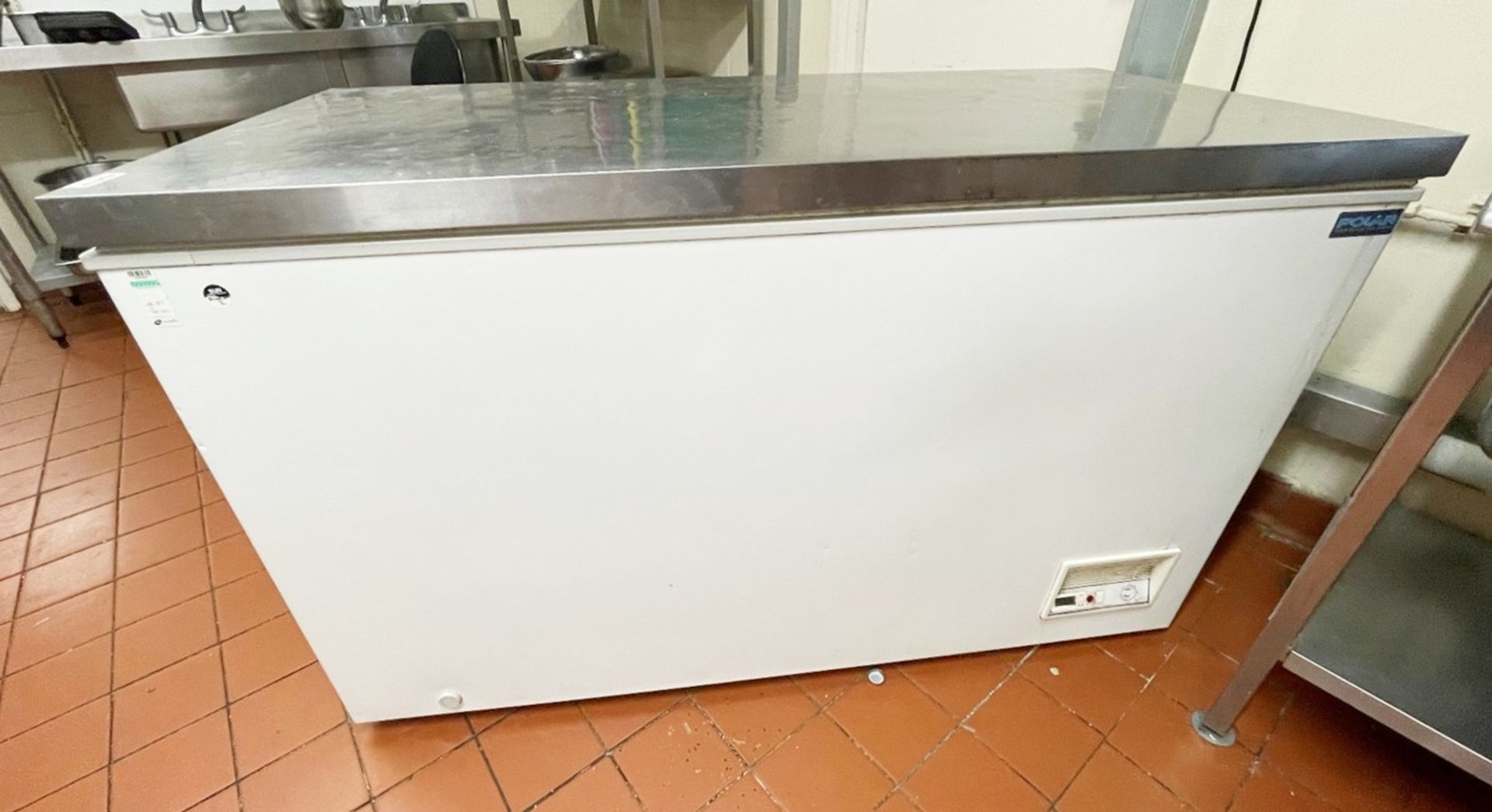 1 x Polar CM530 Chest Freezer with Stainless Steel Lid 385 Litre - Dimensions: H84 x W138 x D69