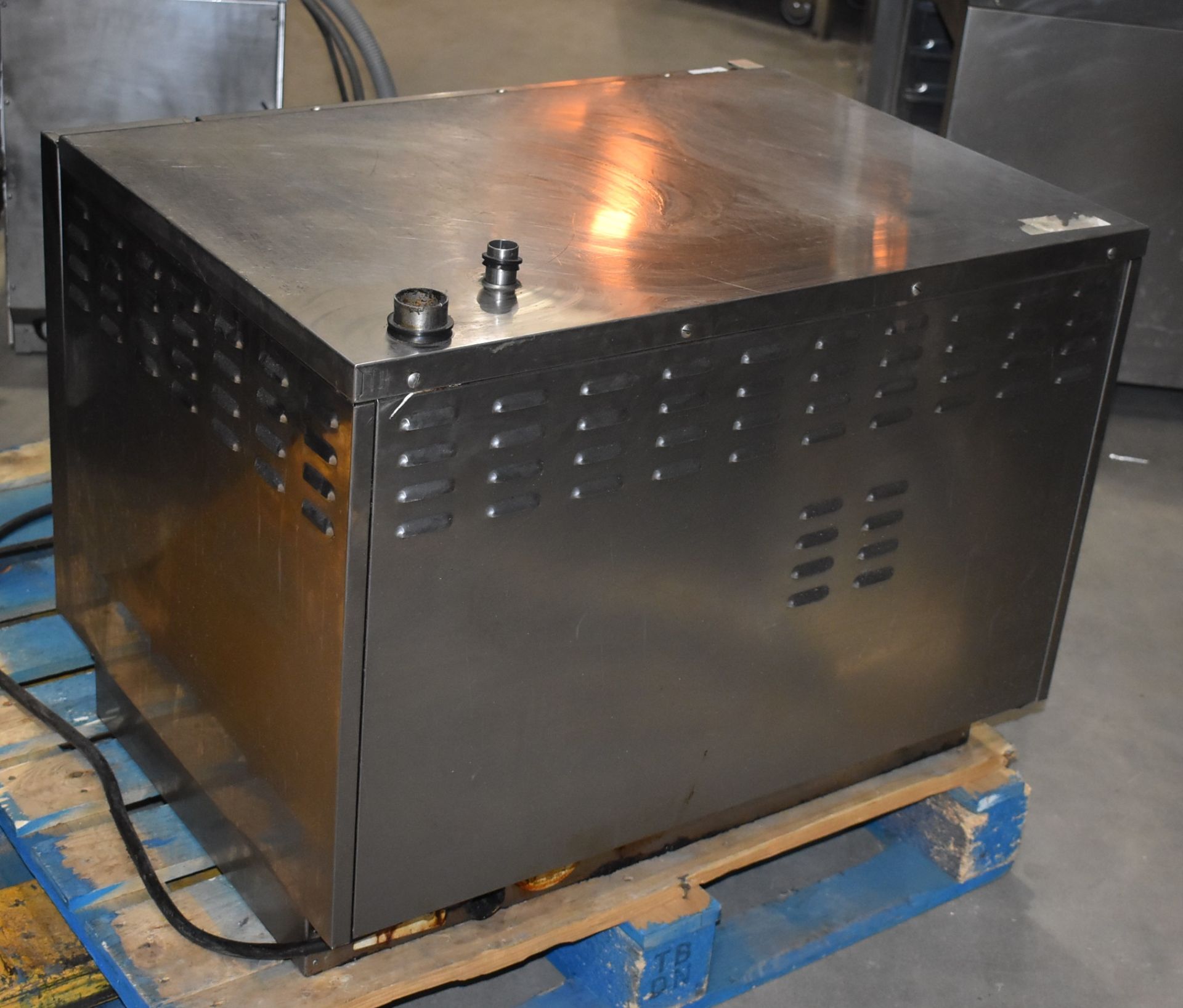 1 x Lainox MCE051M Commercial Electric 400v Convection Oven With Stainless Steel Exterior - Recently - Image 2 of 9