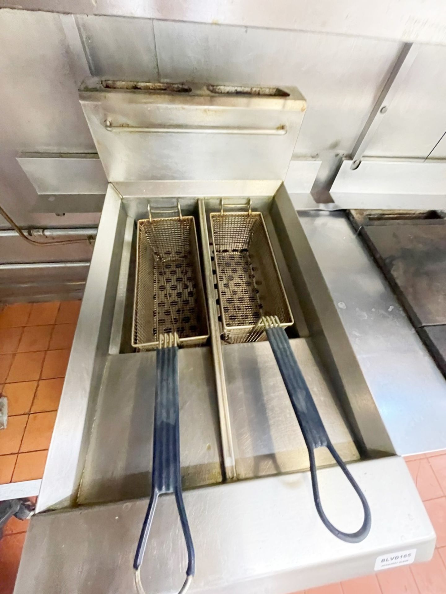 1 x Blue Seal Twin Basket Commercial Fryer With Baskets - Gas Fired - Ref: BLVD165 - CL649 - - Image 6 of 6