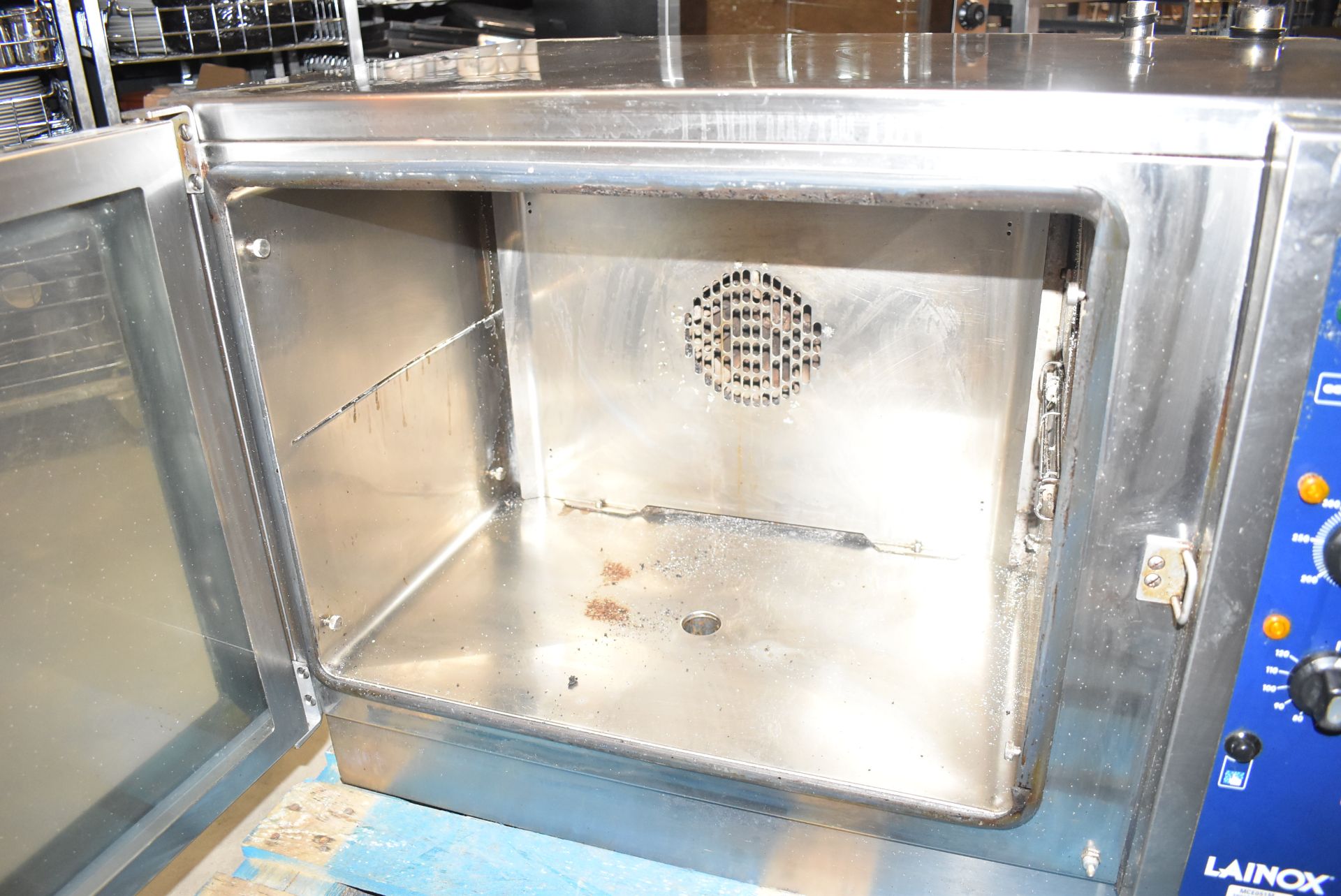1 x Lainox MCE051M Commercial Electric 400v Convection Oven With Stainless Steel Exterior - Recently - Image 4 of 9