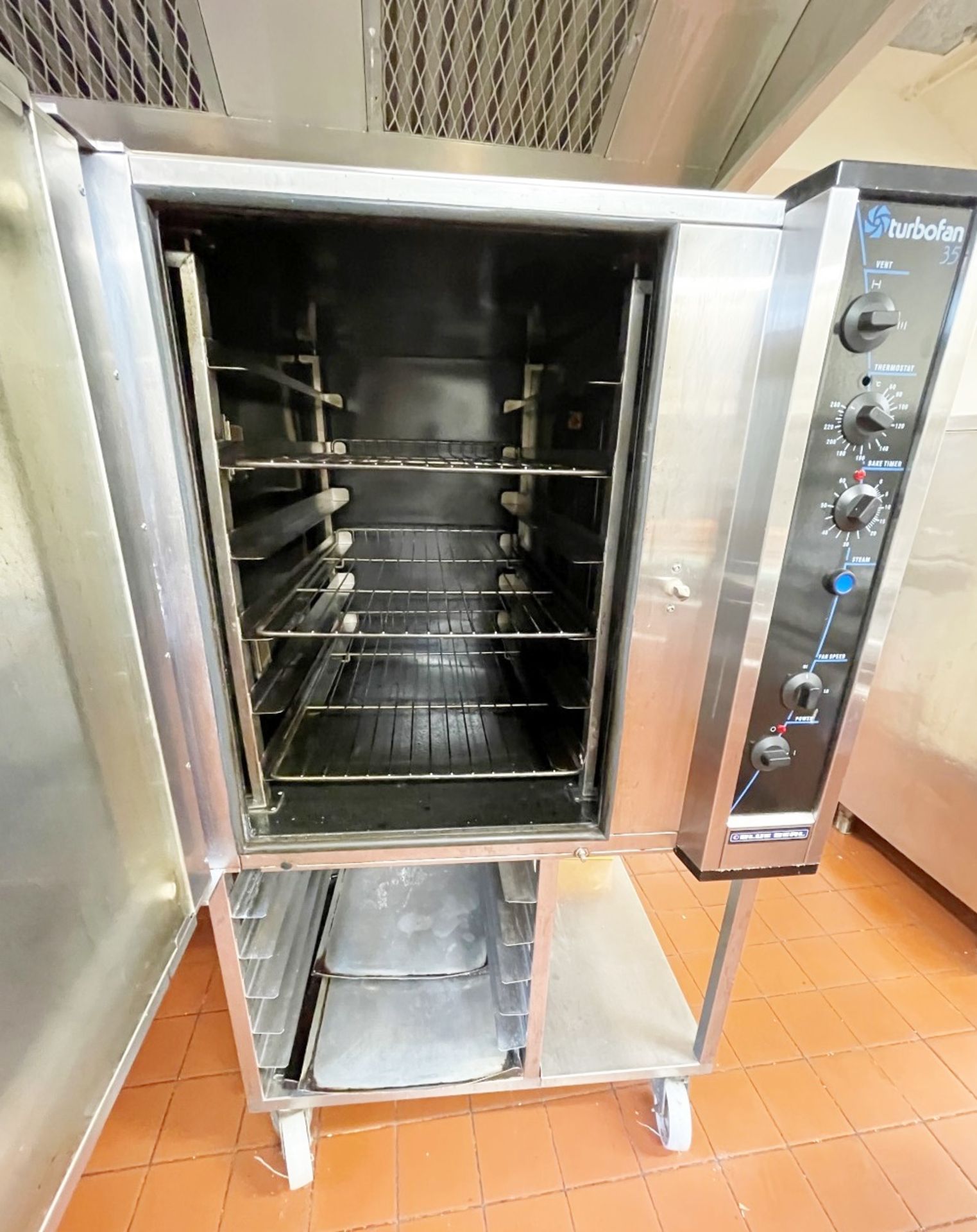 1 x Blue Seal Moffat Turbofan E35 Convection Oven With Stand - Model E35-30-453 - 400v Power - - Image 4 of 8