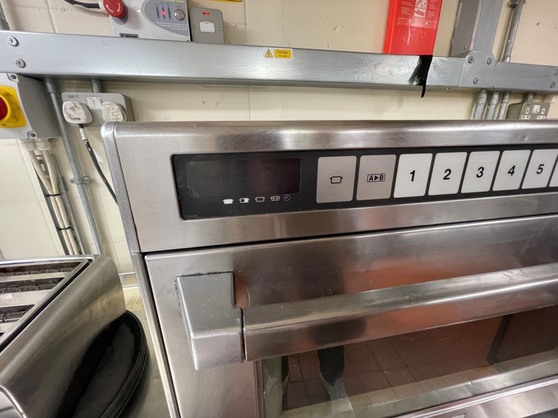 1 x Commercial Microwave Oven - Ref: BLVD160 - CL649 - Location: London W8This item is to be removed - Image 3 of 4