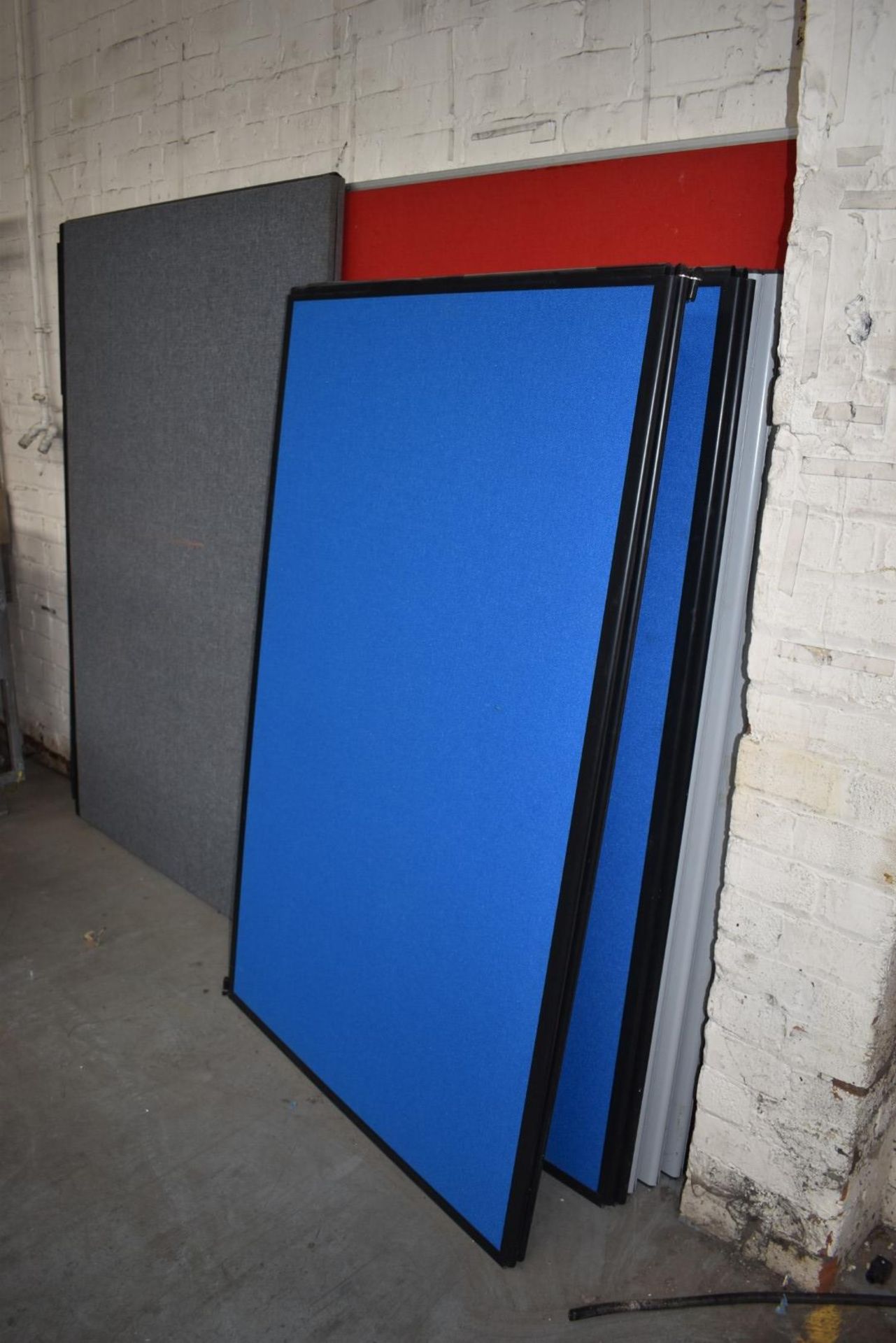 6 x Various Office Partitions and Office Notice Board - Ref: WH4 - CL011 - Location: Altrincham - Image 3 of 4