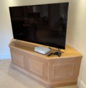 1 x Solid Beech Corner TV Cabinet - NO VAT ON THE HAMMER - CL637 - Location: Poynton, Cheshire,