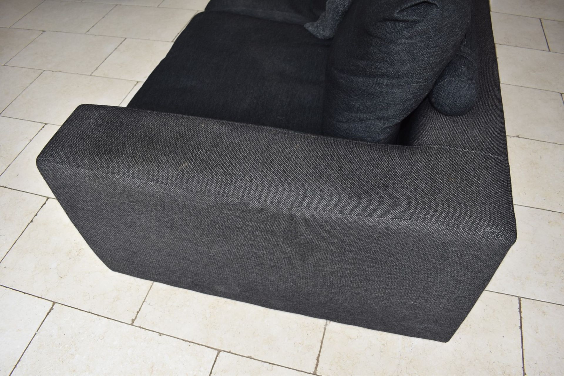 1 x Large Corner Sofa Upholstered in Dark Grey Grey Fabric - Inc Footstool - NO VAT ON THE HAMMER! - Image 11 of 15