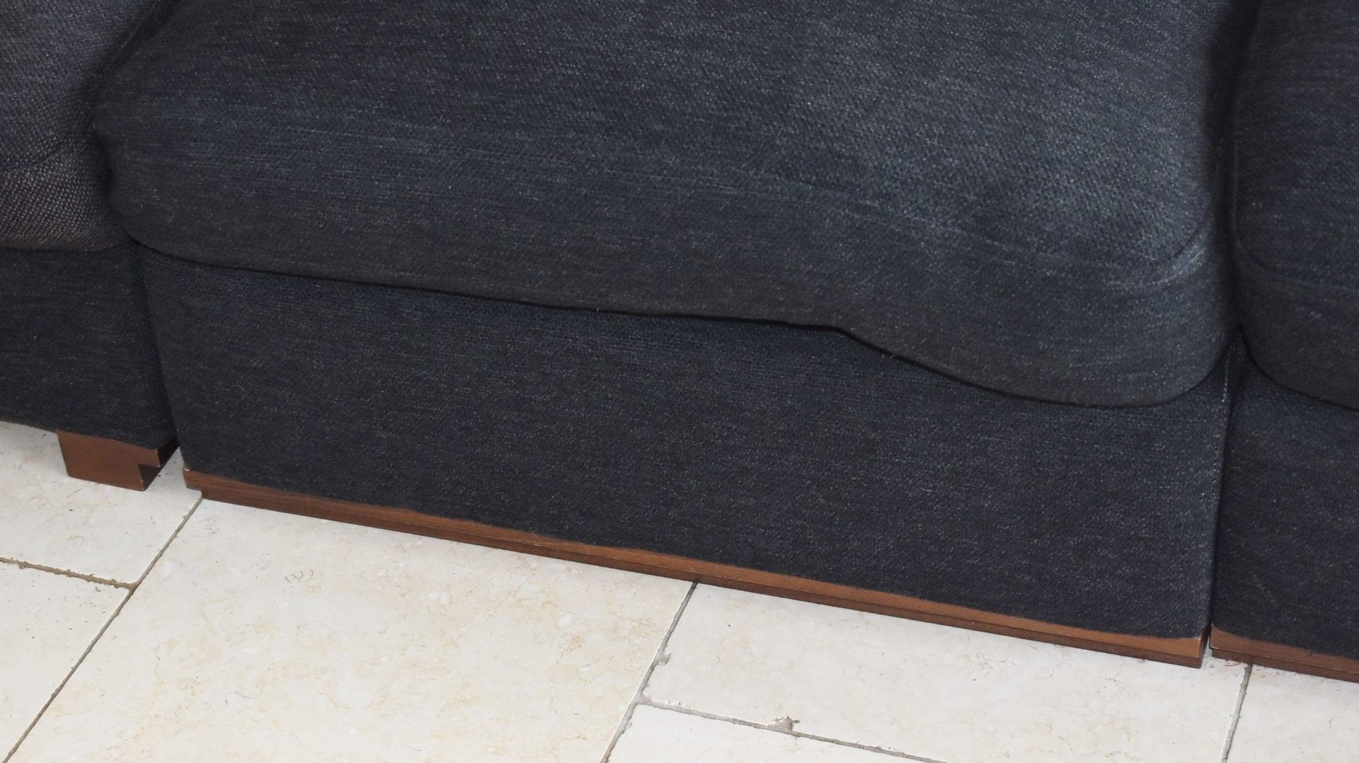1 x Large Corner Sofa Upholstered in Dark Grey Grey Fabric - Inc Footstool - NO VAT ON THE HAMMER! - Image 14 of 15