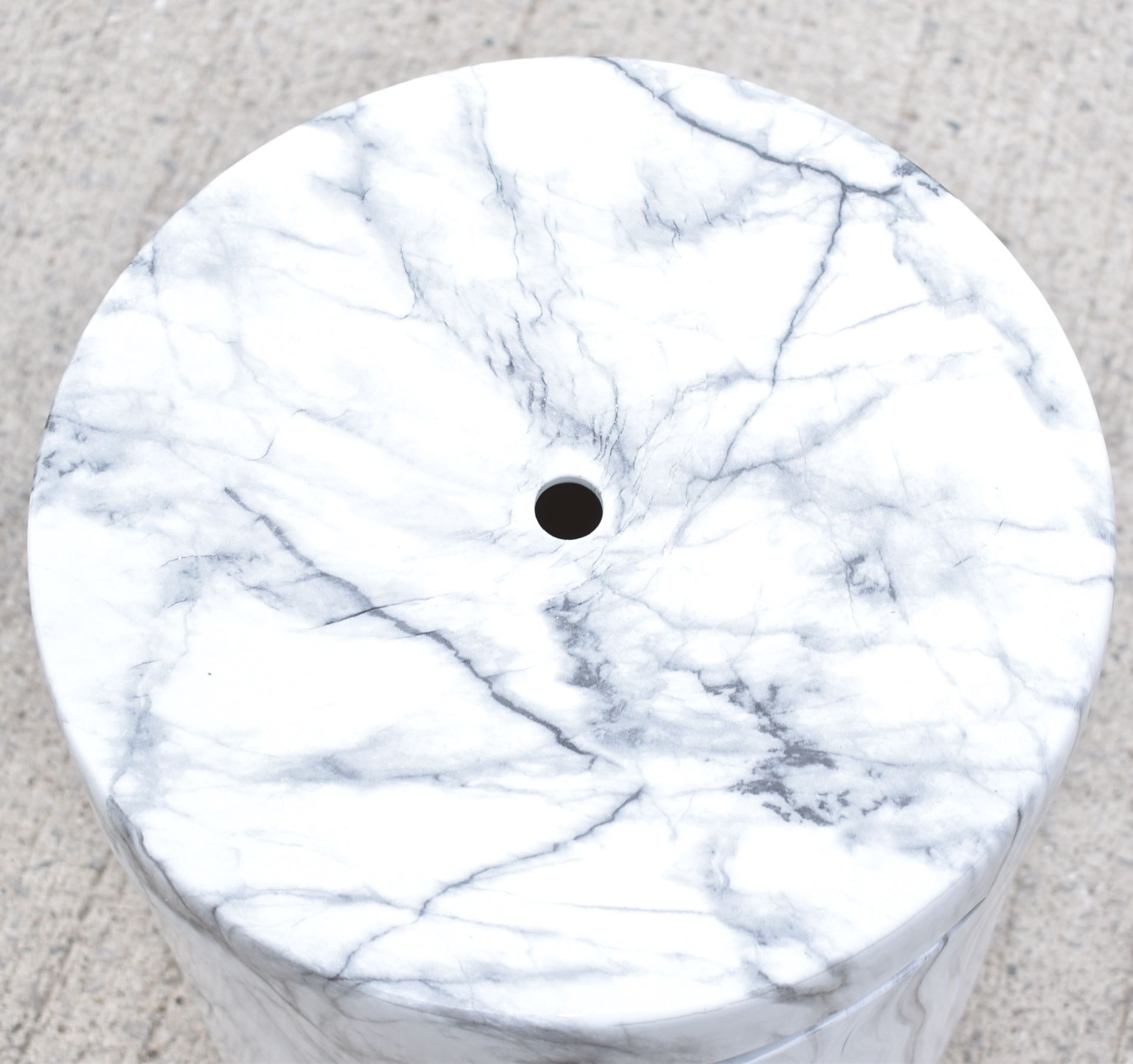 1 x Marble Effect Seating Stool - Ref JP552 WH2 - NO VAT ON THE HAMMER - CL656 - Location: - Image 2 of 6