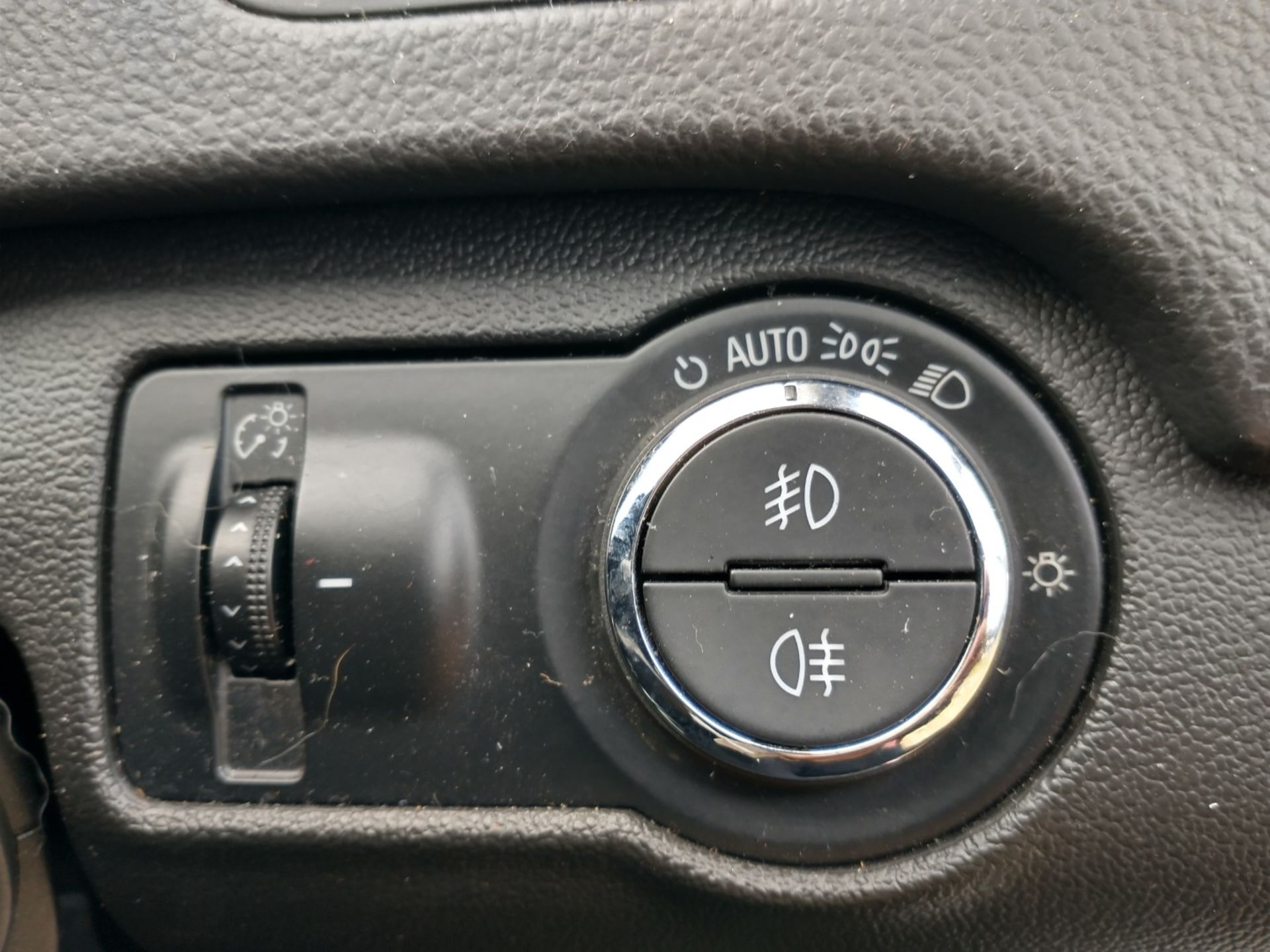 2009 Vauxhall Insignia Elite Nav CDTI 5dr 2.0 Diesel - CL505 - NO VAT ON THE HAMMER - Location: Corb - Image 2 of 22