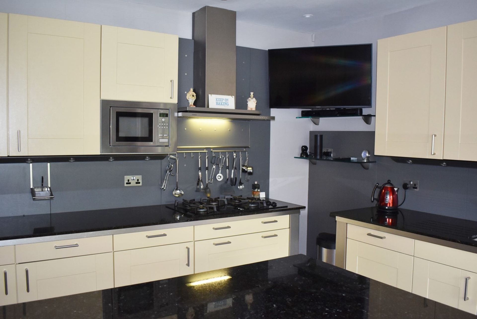 1 x SieMatic Contemporary Fitted Kitchen With Appliances! - Image 79 of 96