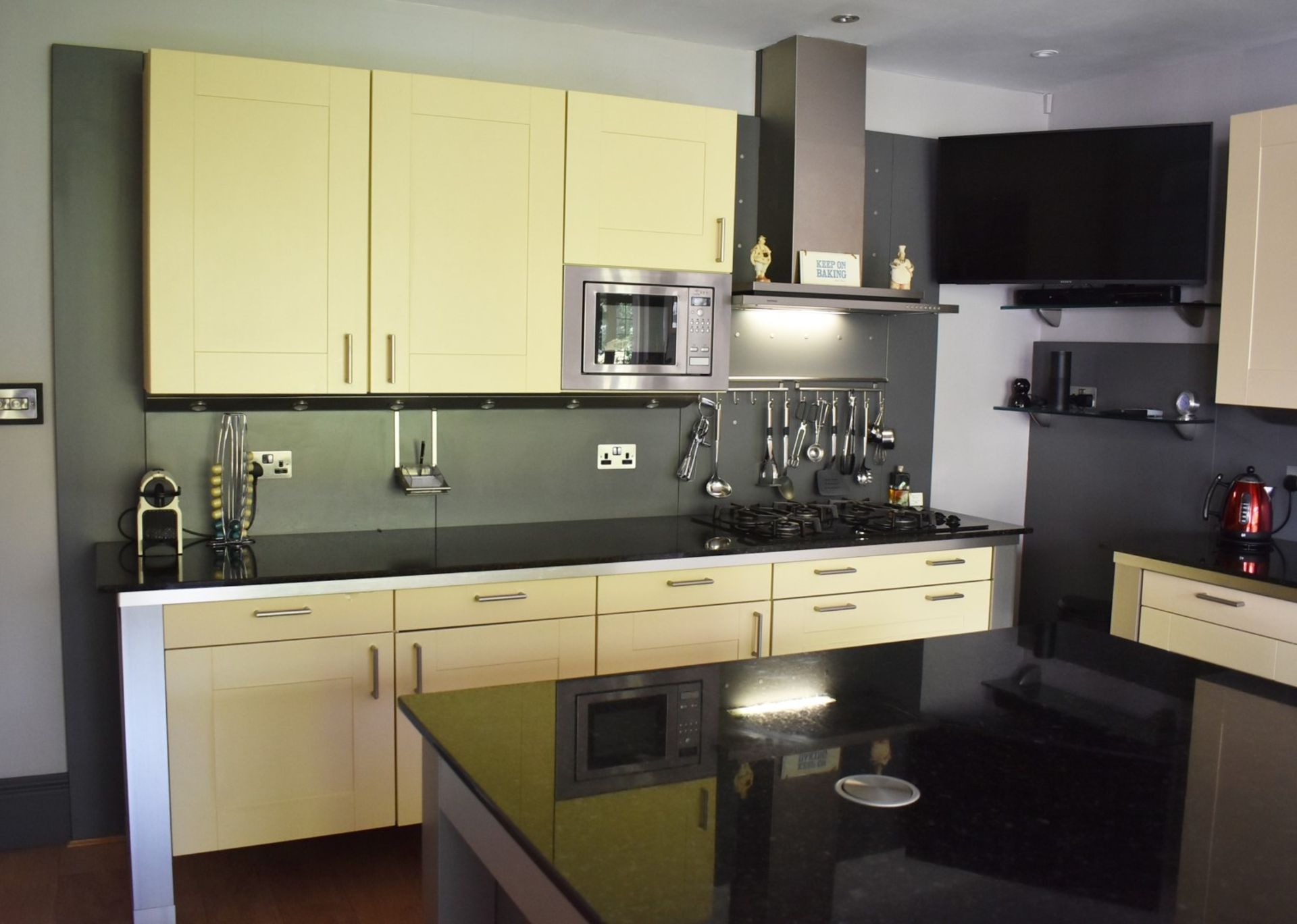 1 x SieMatic Contemporary Fitted Kitchen With Appliances! - Image 50 of 96