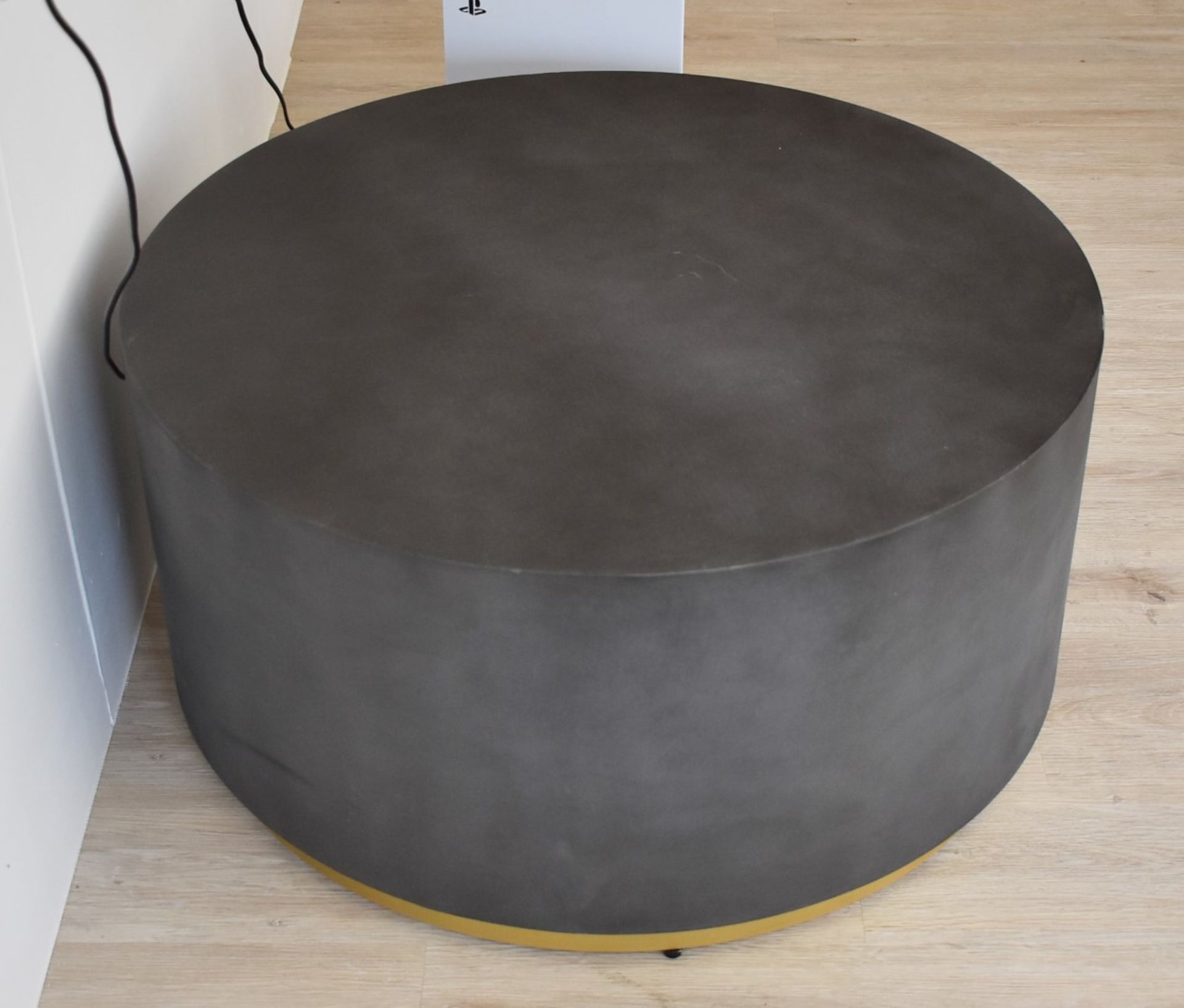 1 x Round Coffee Table With Concrete Effect Finish and Gold Base - RRP £455 - NO VAT ON THE HAMMER! - Image 4 of 7