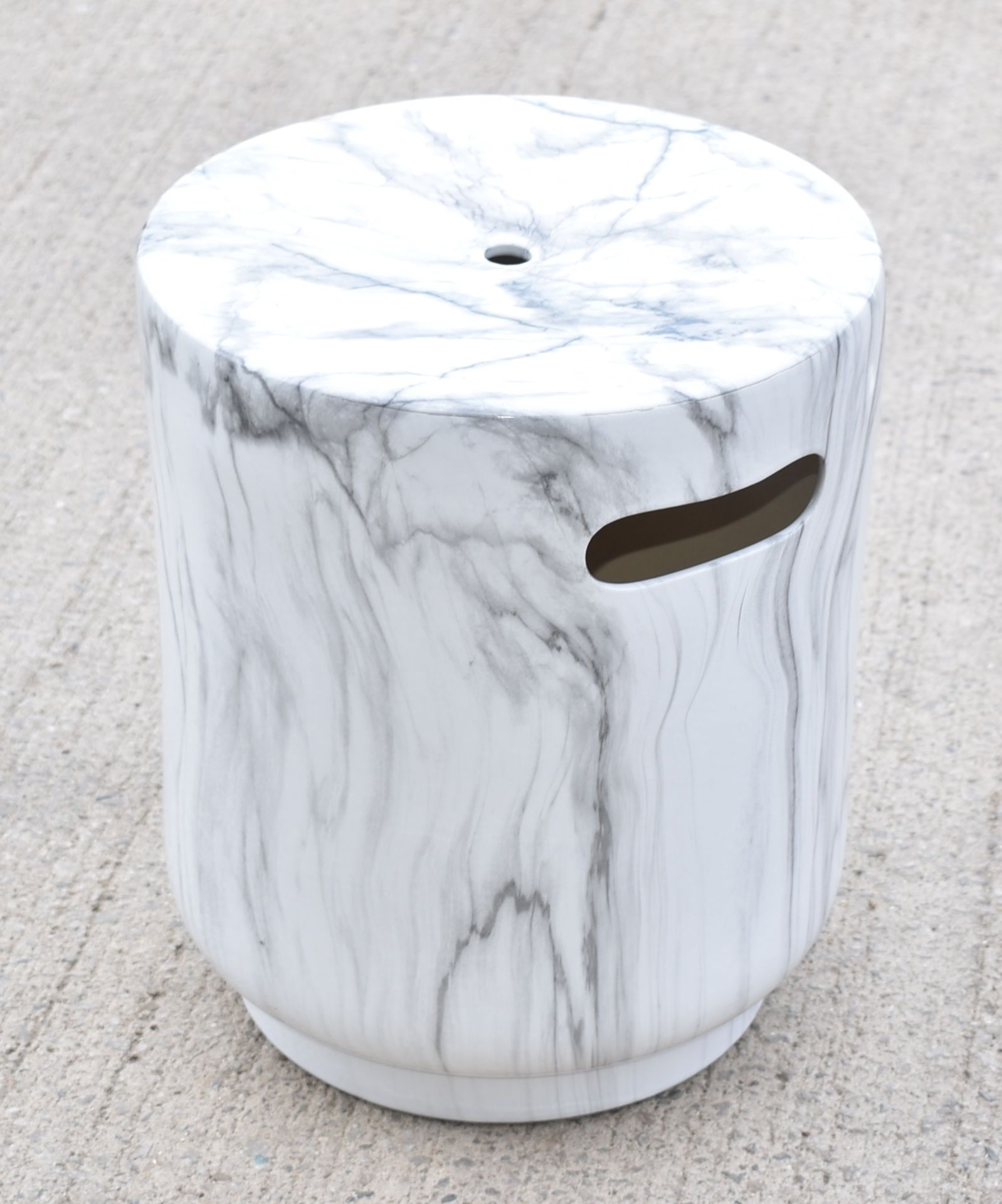 1 x Marble Effect Seating Stool - Ref JP552 WH2 - NO VAT ON THE HAMMER - CL656 - Location: