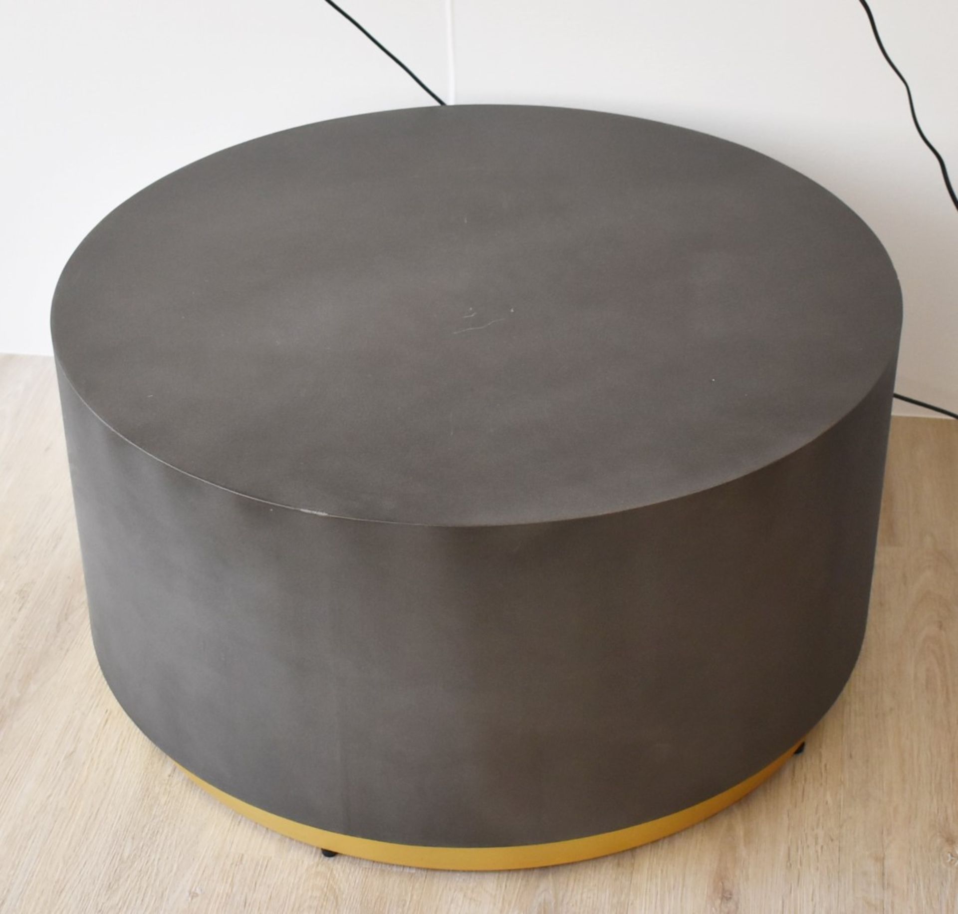 1 x Round Coffee Table With Concrete Effect Finish and Gold Base - RRP £455 - NO VAT ON THE HAMMER! - Image 5 of 7