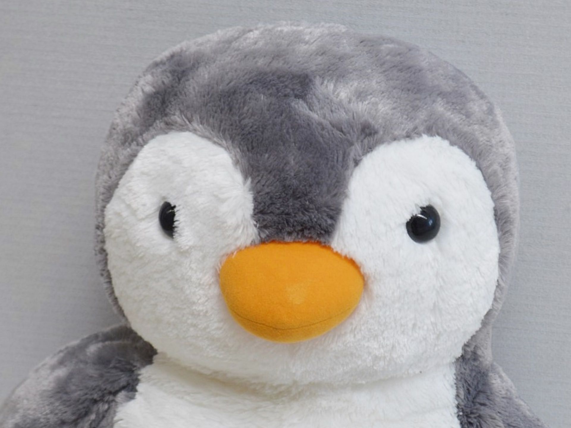 2 x Very Large Cuddly Penguin Soft Toys - Preowned, From An Exclusive Property - No VAT on the - Image 6 of 9