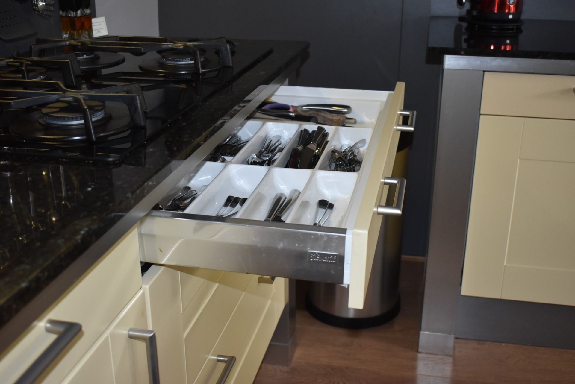 1 x SieMatic Contemporary Fitted Kitchen With Appliances! - Image 70 of 96