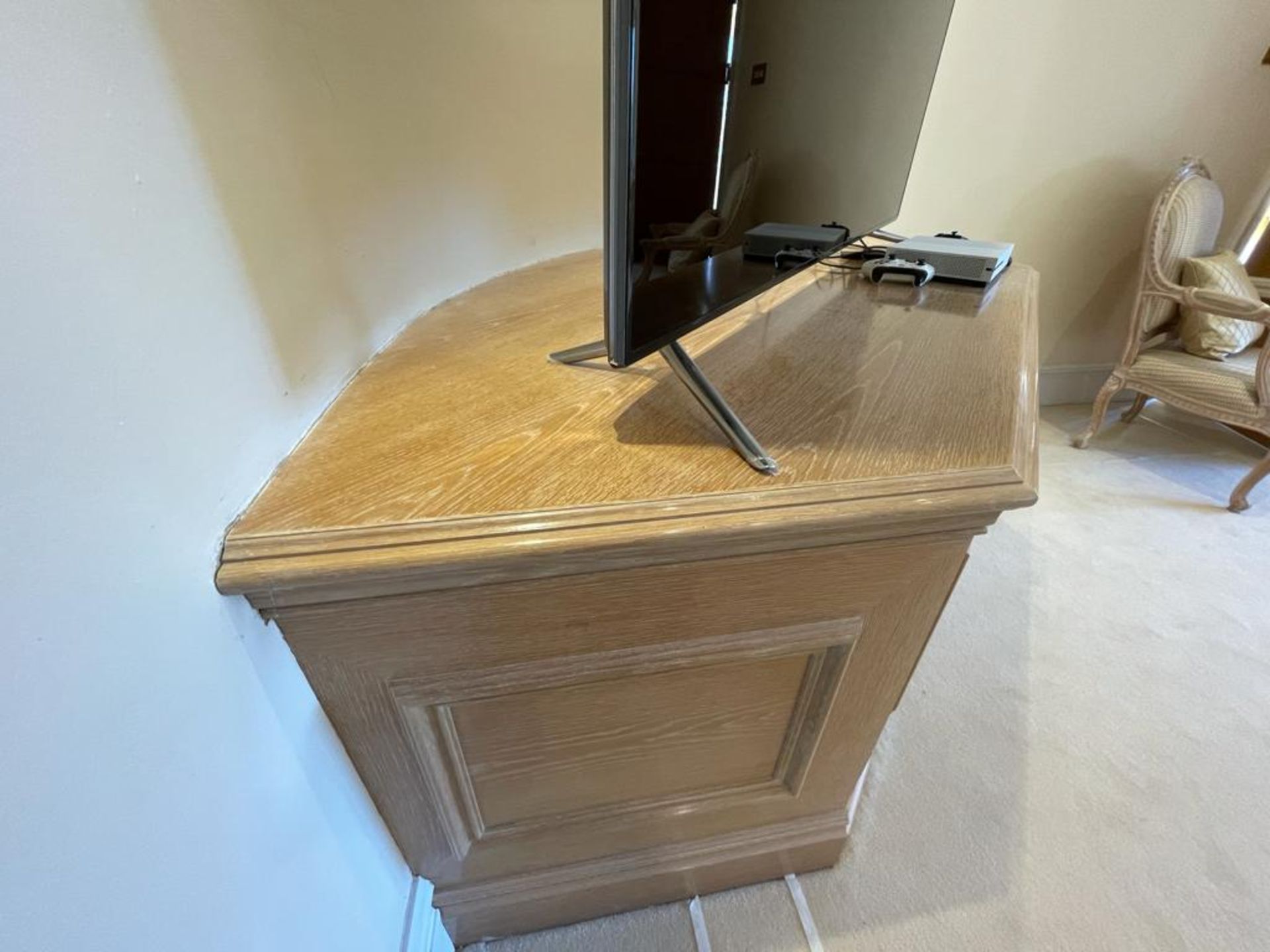 1 x Solid Beech Corner TV Cabinet - NO VAT ON THE HAMMER - CL637 - Location: Poynton, Cheshire, - Image 4 of 8