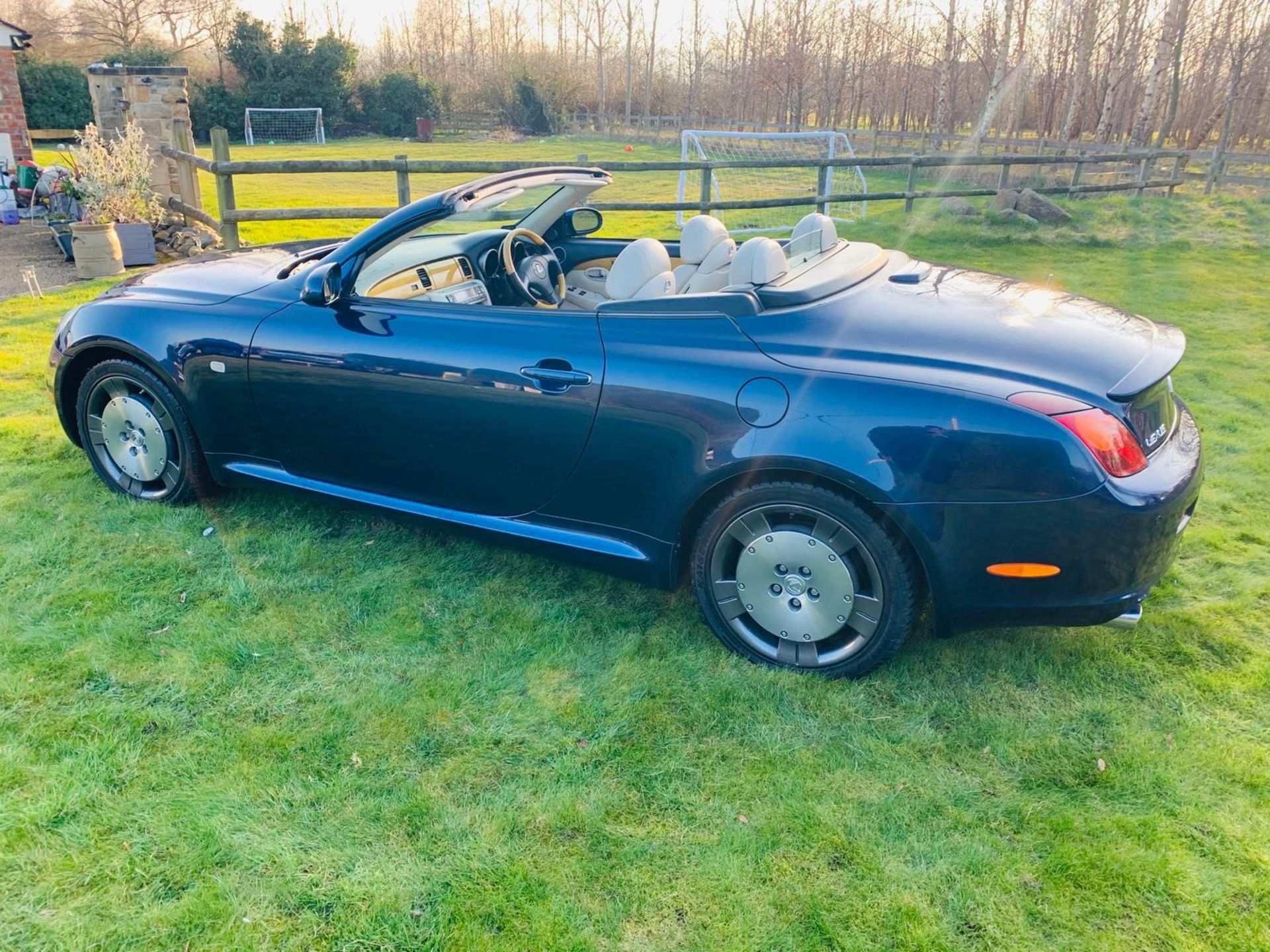 2003 Lexus SC430 Auto 4.3 - CL999 - NO VAT ON THE HAMMER - Location: Altrincham WA14 Description: - Image 10 of 25