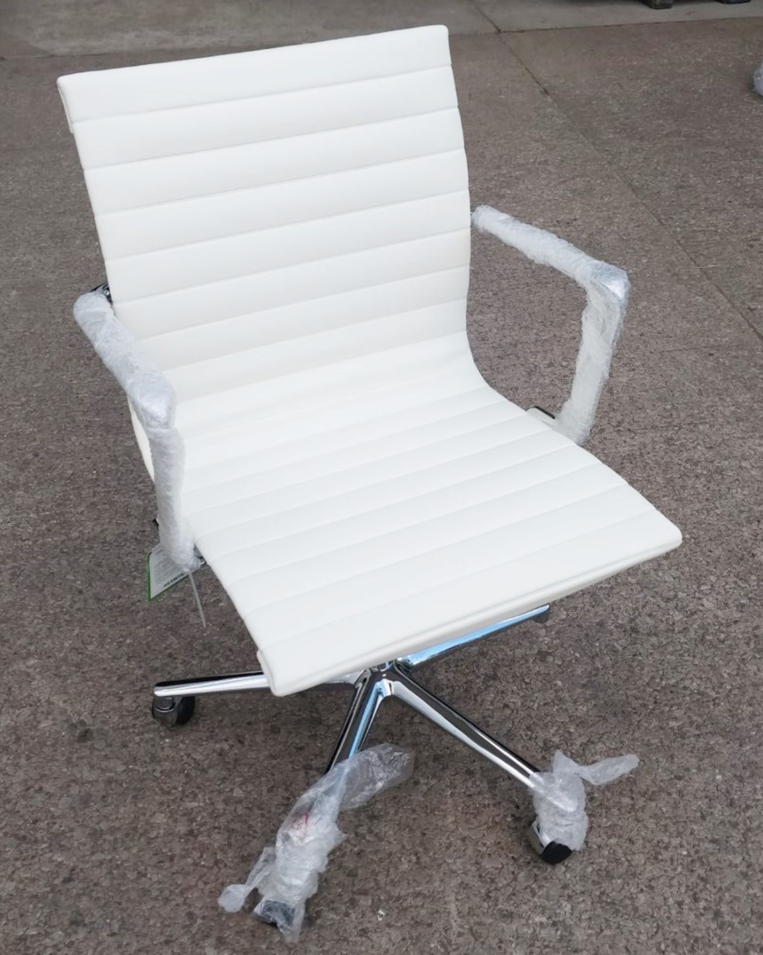 1 x LINEAR Eames-Inspired Ribbed Low Back Office Swivel Chair In WHITE Leather