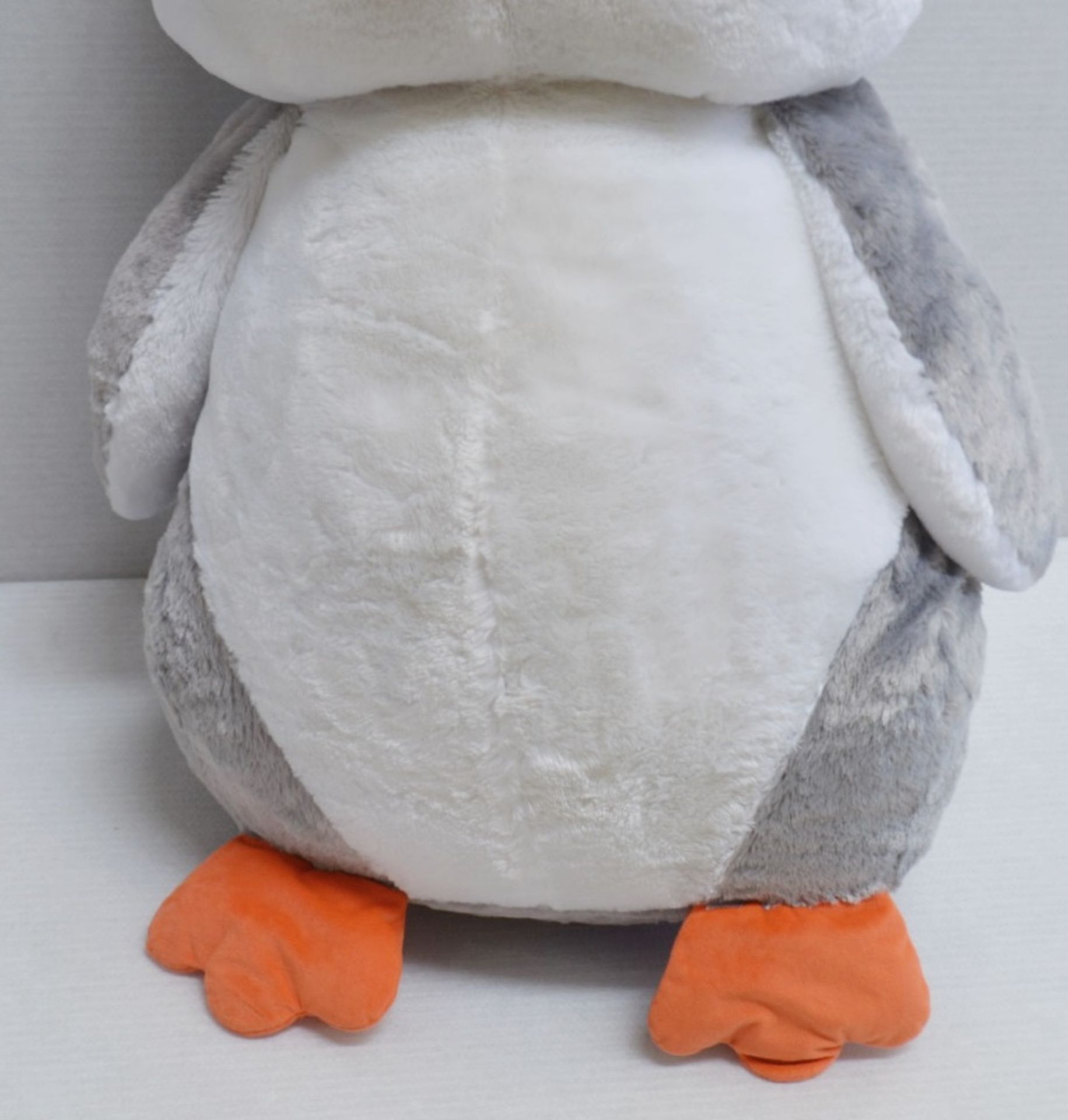 2 x Very Large Cuddly Penguin Soft Toys - Preowned, From An Exclusive Property - No VAT on the - Image 8 of 9